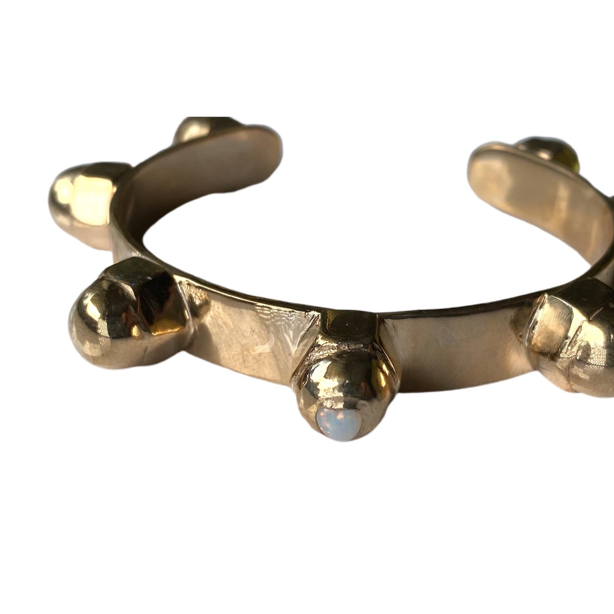 Bracelet manchette à clous or vermeil coeur opale J Dauphin

J DAUPHIN bracelet à clous en or vermeil 10k

Fabriqué à la main à Los Angeles

Les 4 dernières images montrent une version différente du même style

Fabriqué sur commande, 3-4 semaines