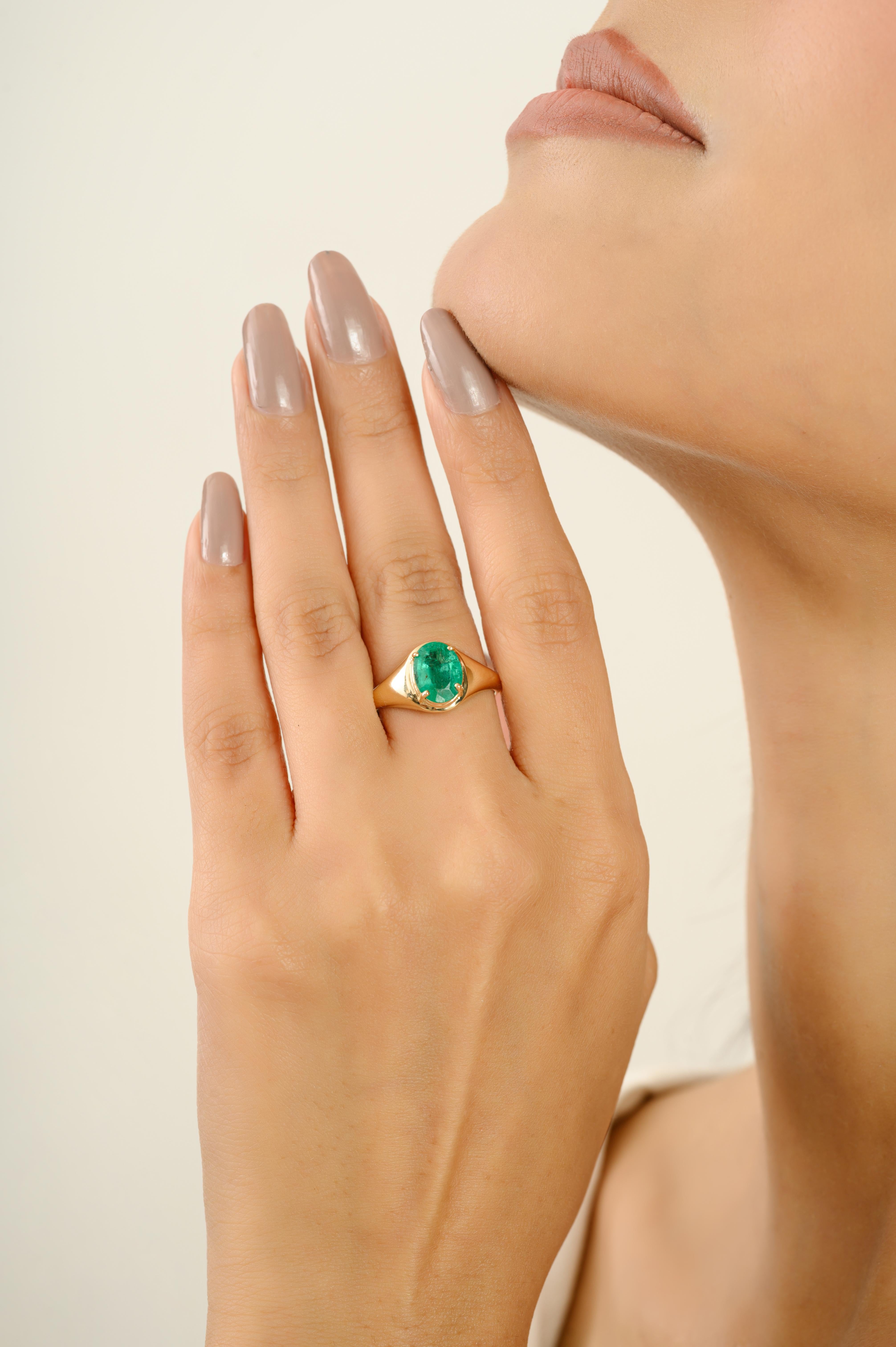 For Sale:  Statement Unisex Oval Emerald Signet Ring Crafted in 14kt Yellow Gold Jewelry 2