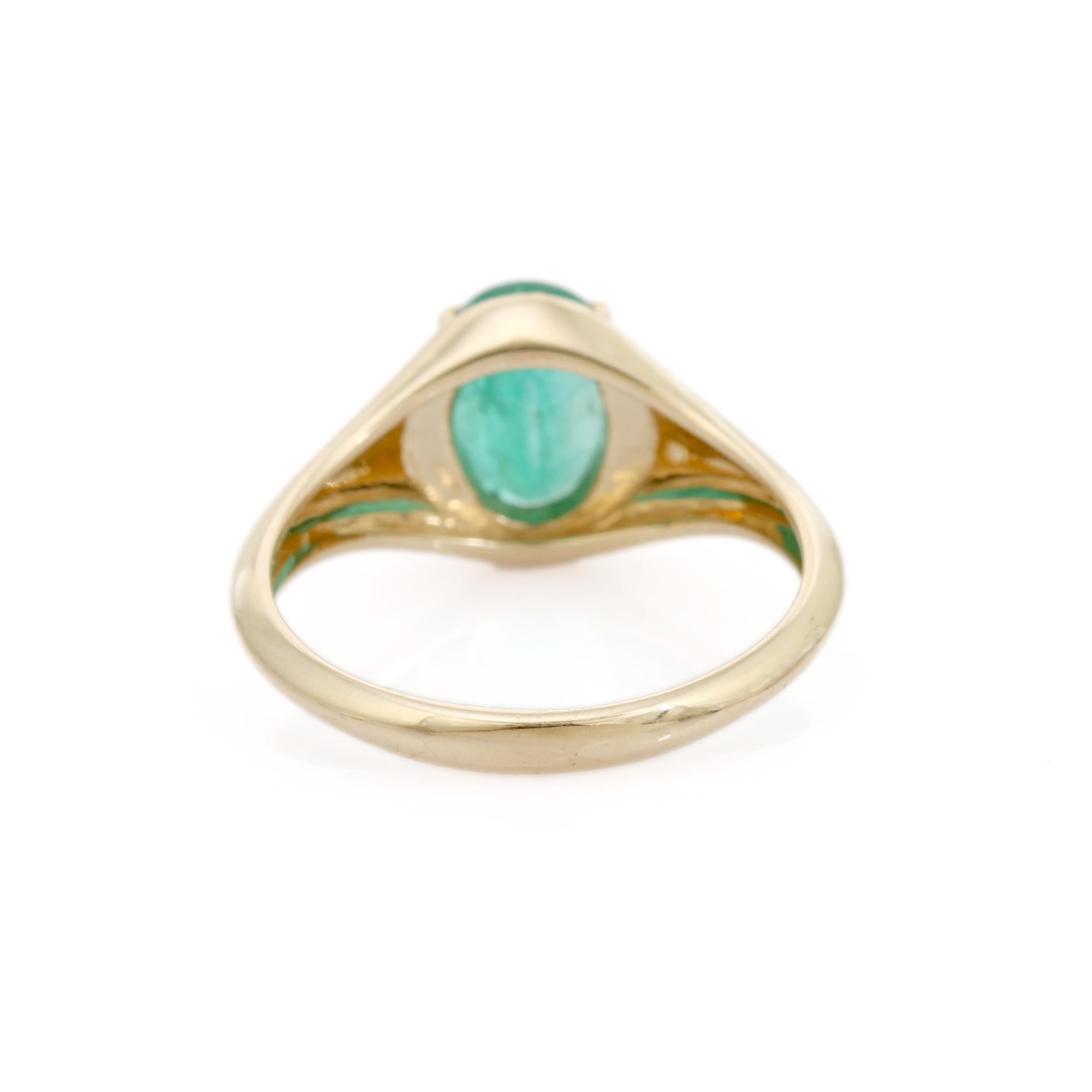 For Sale:  Statement Unisex Oval Emerald Signet Ring Crafted in 14kt Yellow Gold Jewelry 3