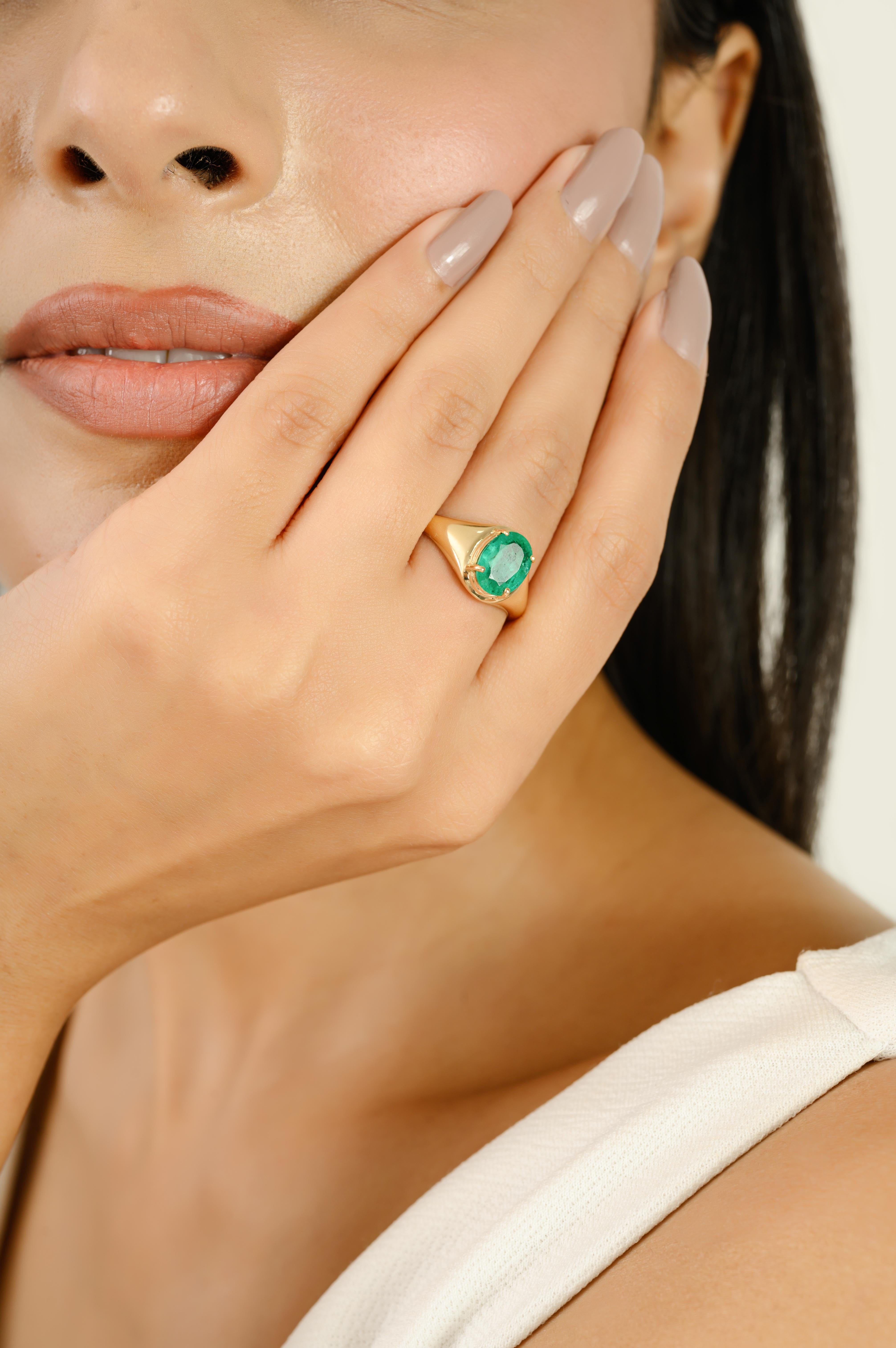 For Sale:  Statement Unisex Oval Emerald Signet Ring Crafted in 14kt Yellow Gold Jewelry 8