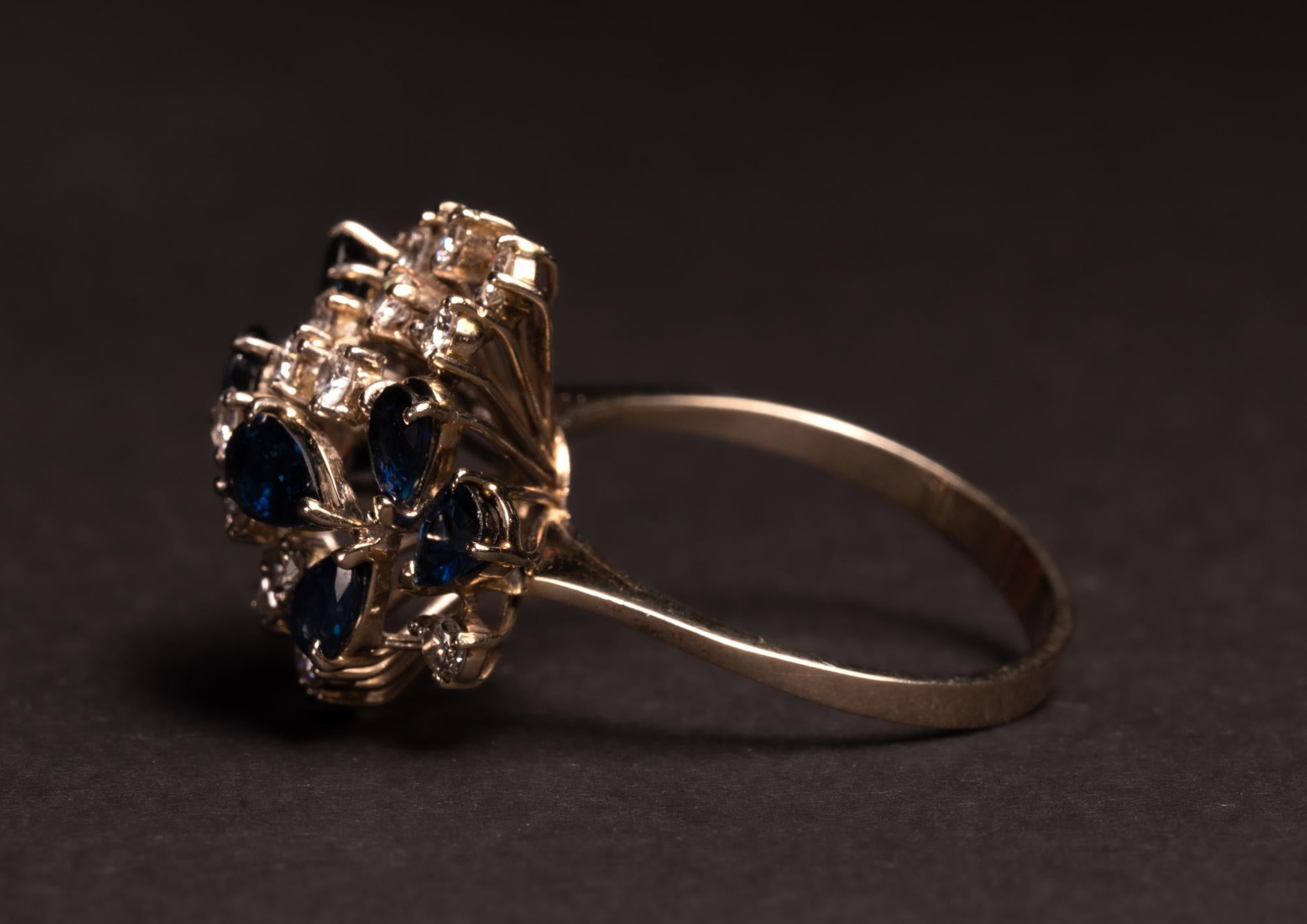 Statement Vintage Bombe Diamond and Sapphire Ring, Vintage Diamond Butterfly Rin In Excellent Condition In Rottedam, NL