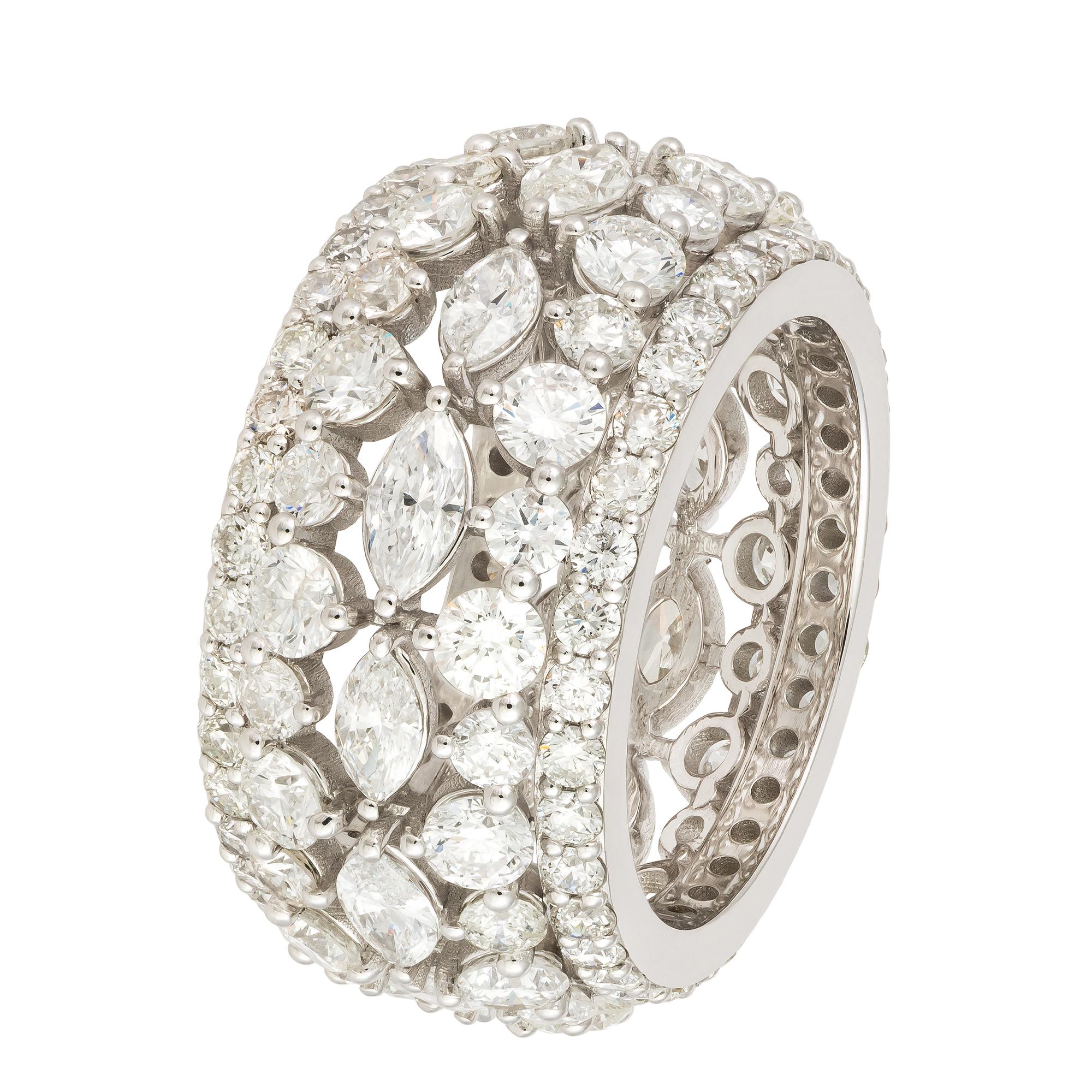 For Sale:  Statement White 18K Gold White Diamond Ring for Her 3