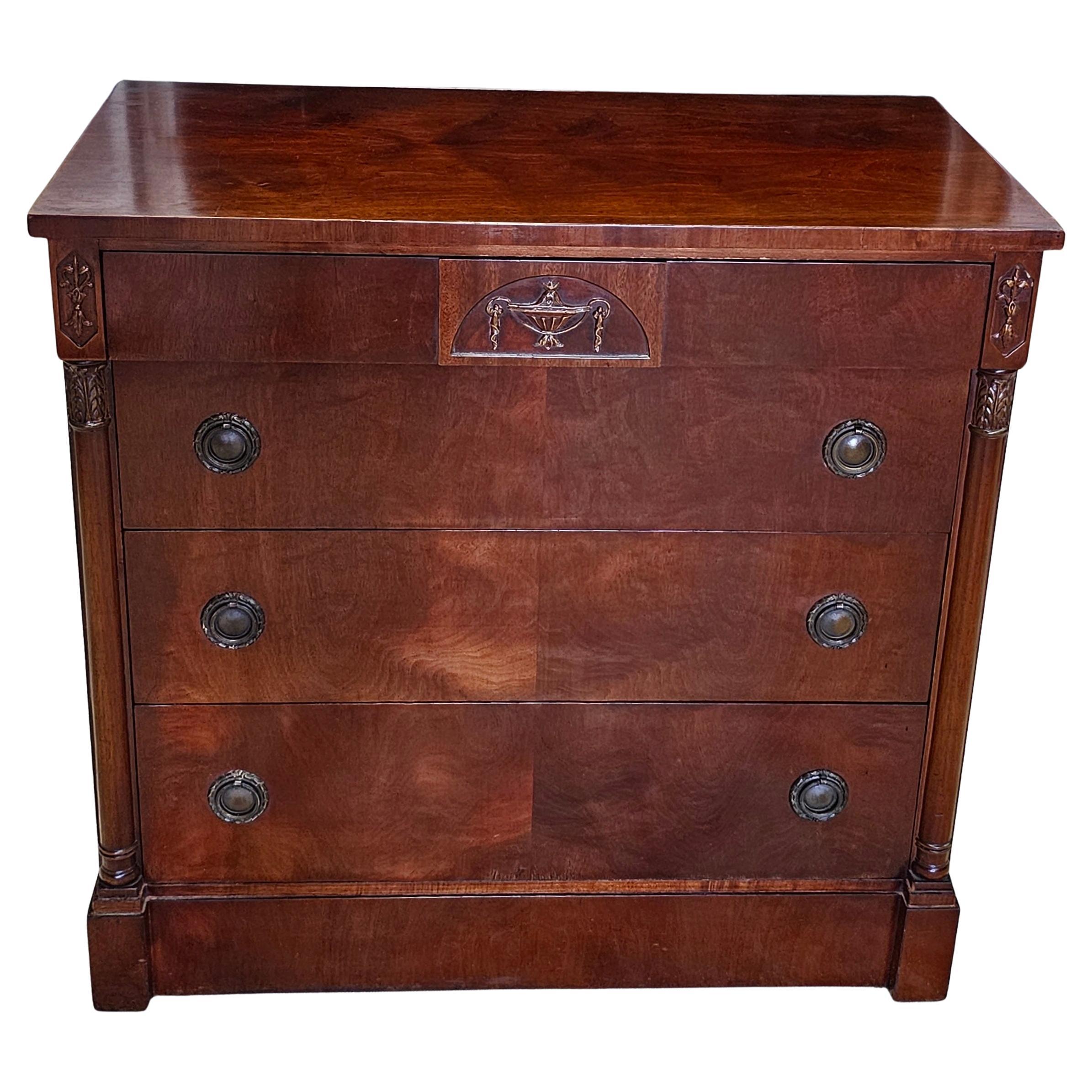 Statesville Cabinet Company Empire Style Mahagoni Kommode.
 Maße: 36