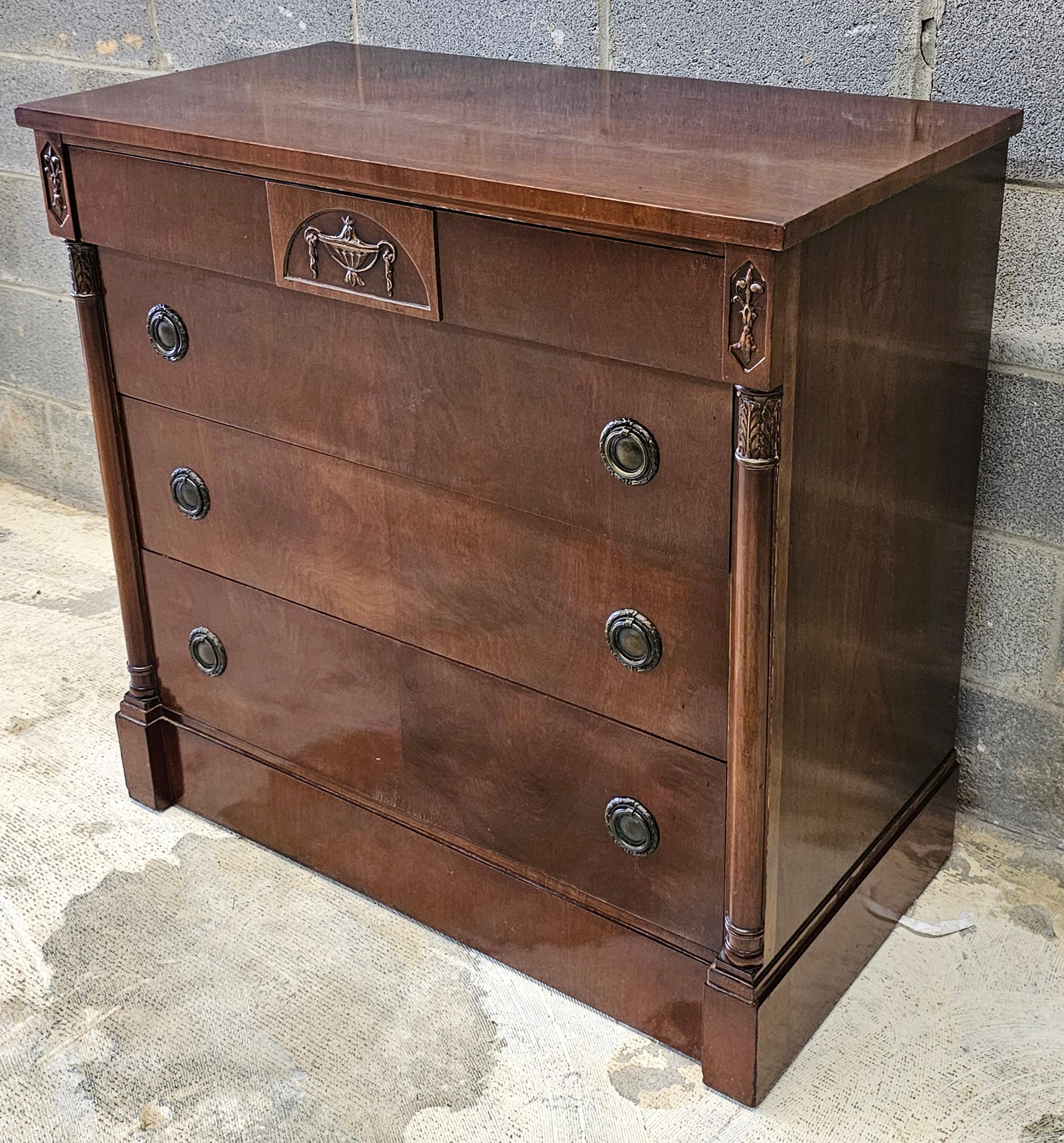 Statesville-Schrank Empire-Stil Mahagoni-Kommode im Zustand „Gut“ im Angebot in Germantown, MD