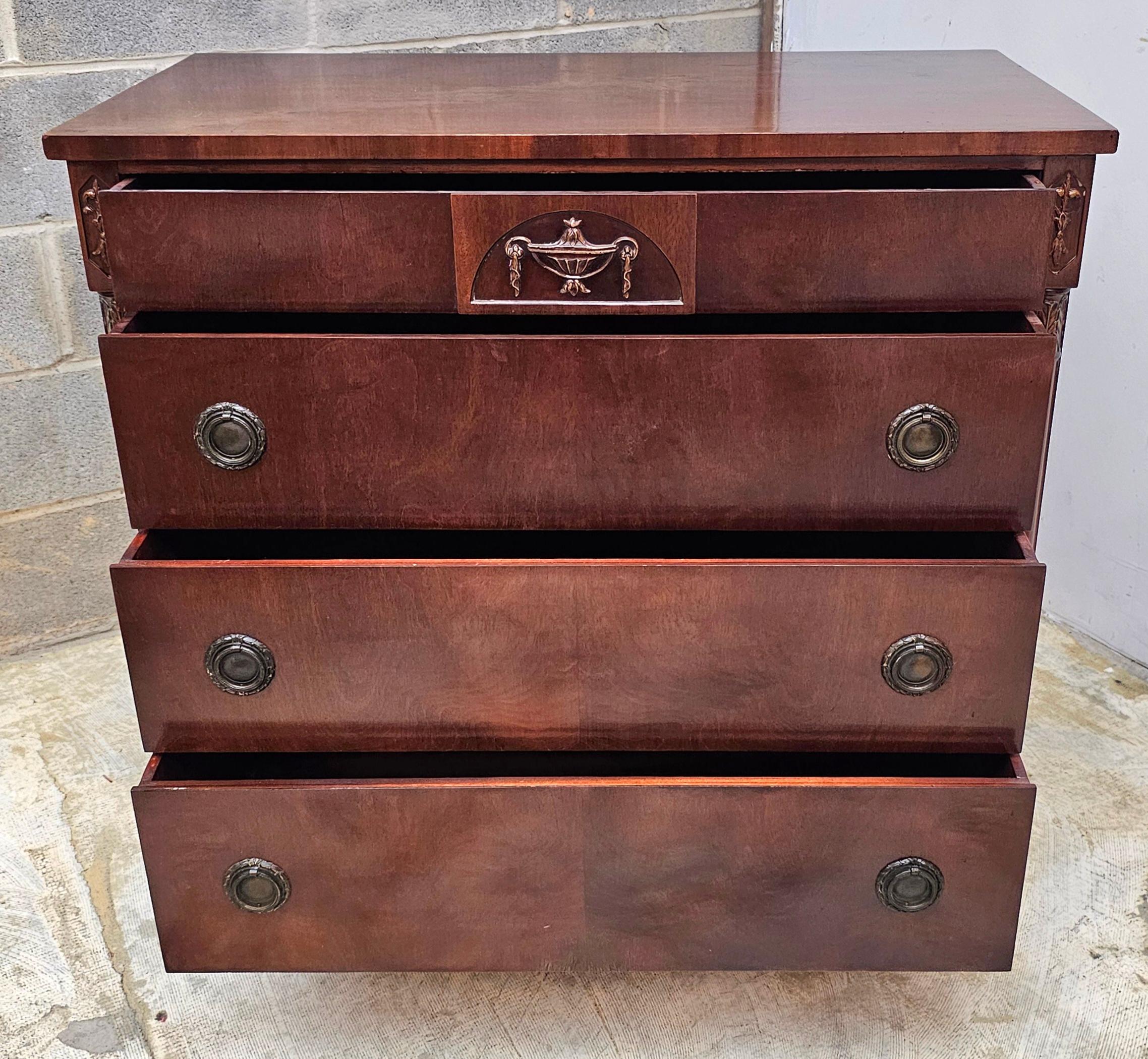 Statesville-Schrank Empire-Stil Mahagoni-Kommode im Angebot 2