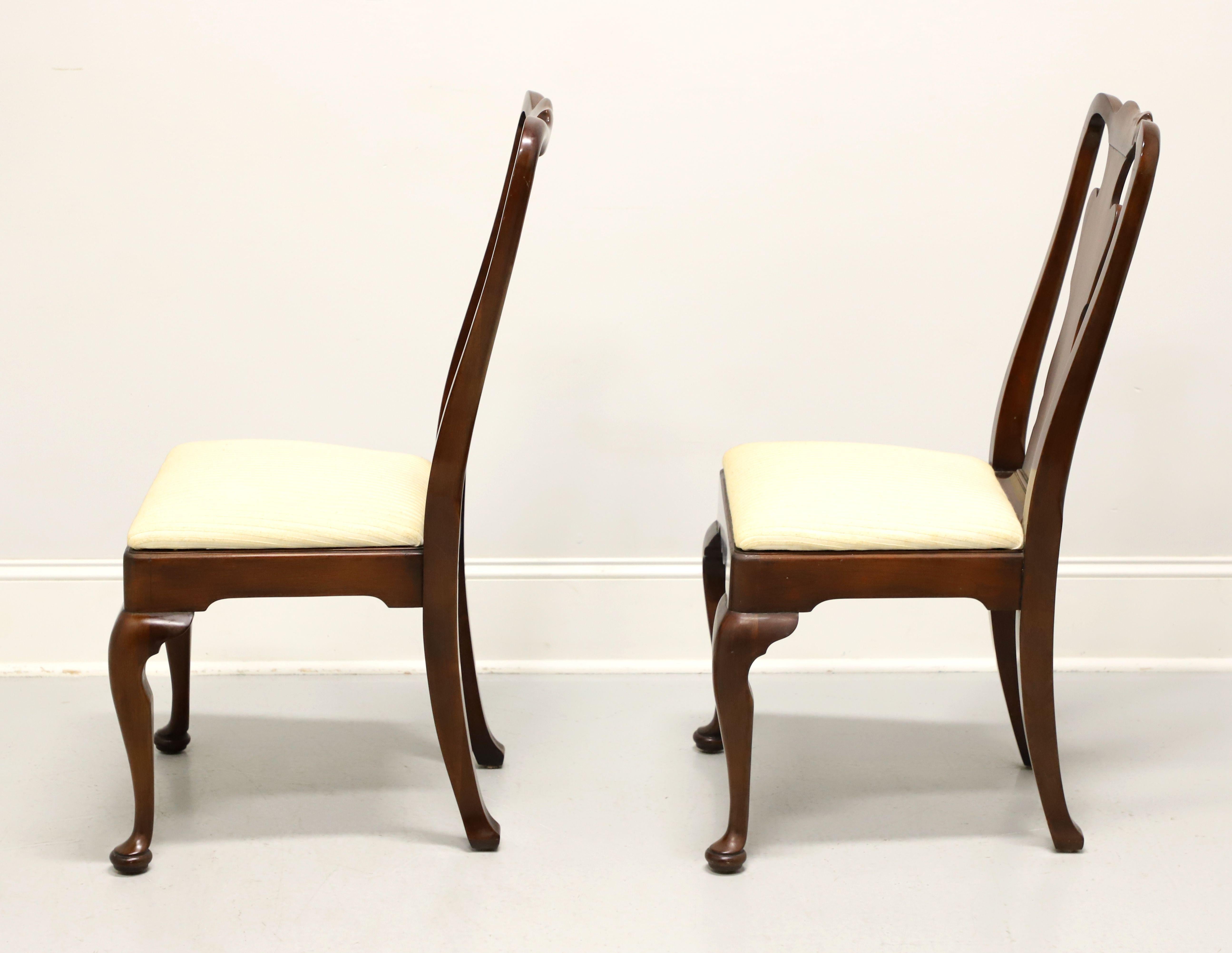 STATTON Old Towne Cherry Queen Anne Dining Side Chairs - Pair A In Good Condition For Sale In Charlotte, NC