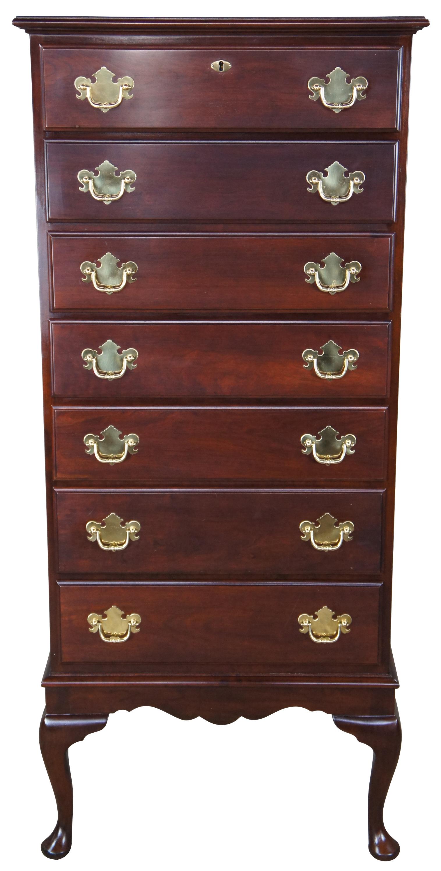 Vintage Statton Trutype Americana Old Towne semainier lingerie chest or dresser, circa last quarter 20th cenutry. Made of solid cherry featuring seven drawers with colonial/ chippendale style brass hardware and Queen Anne feet.

Statton Furniture