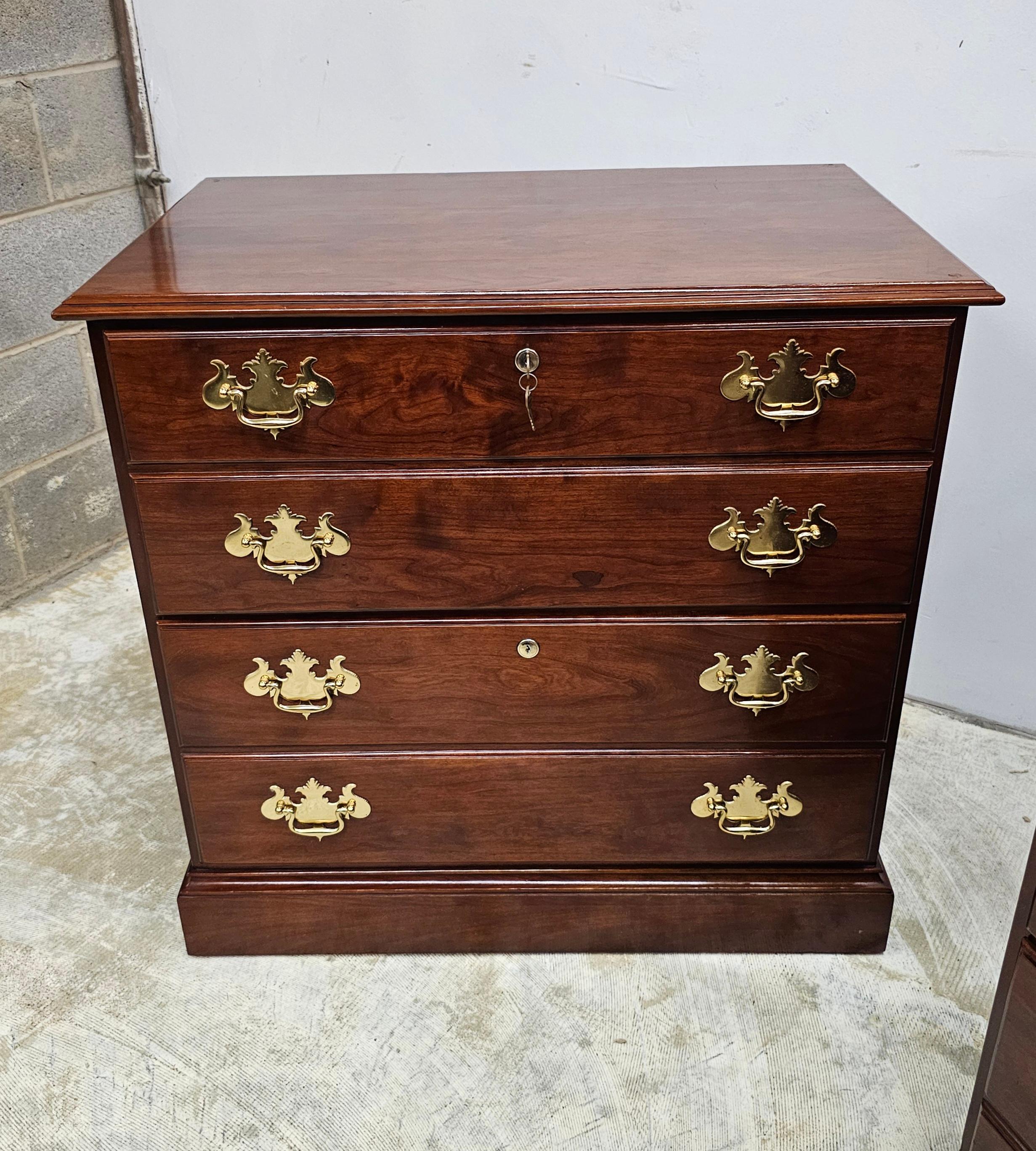 Archivador lateral Statton Trutype Americana Chippendale Cerezo negro macizo Latón en venta