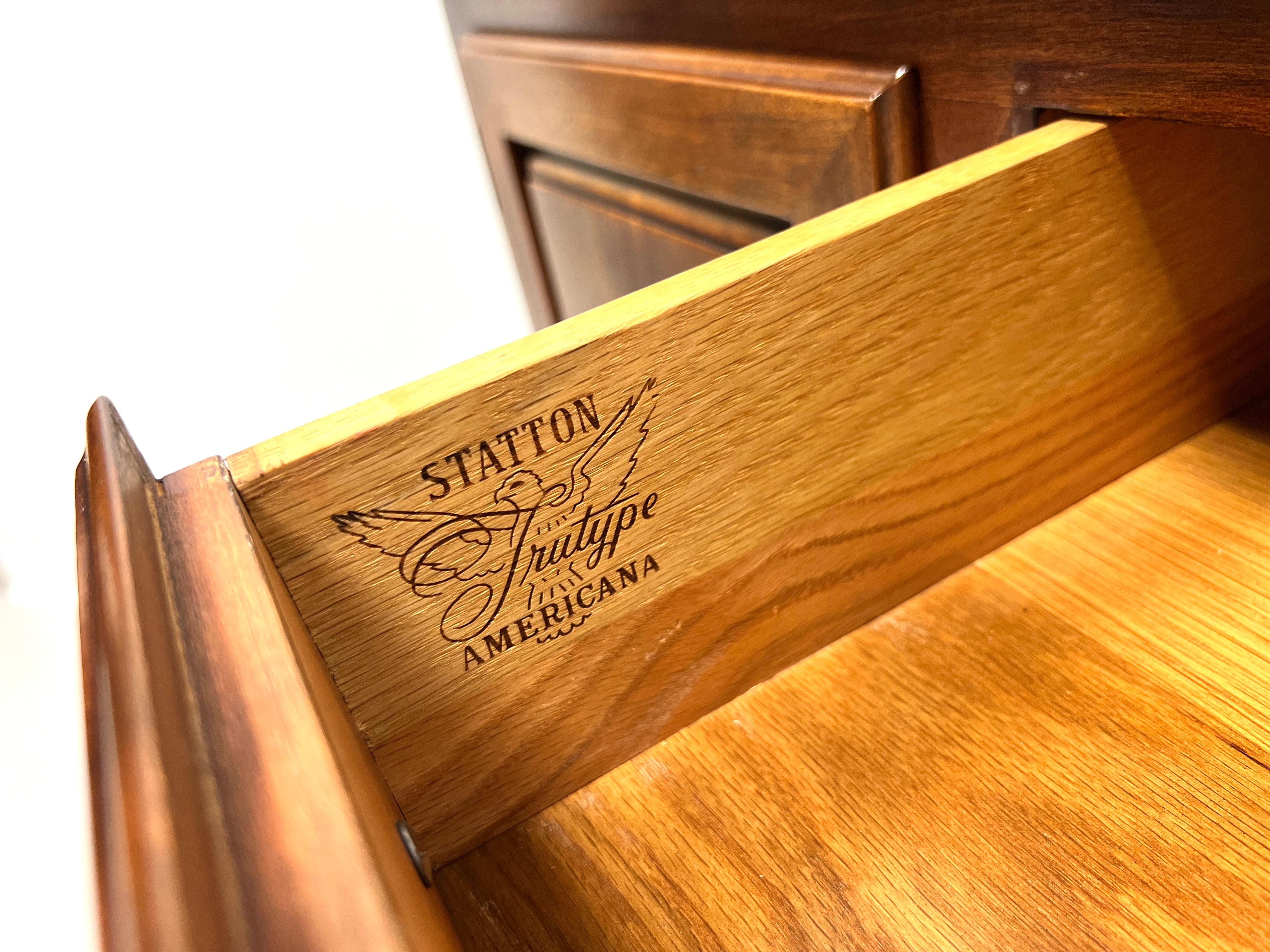 STATTON Trutype Americana Oxford Antique Cherry Queen Anne Huntboard Sideboard en vente 6