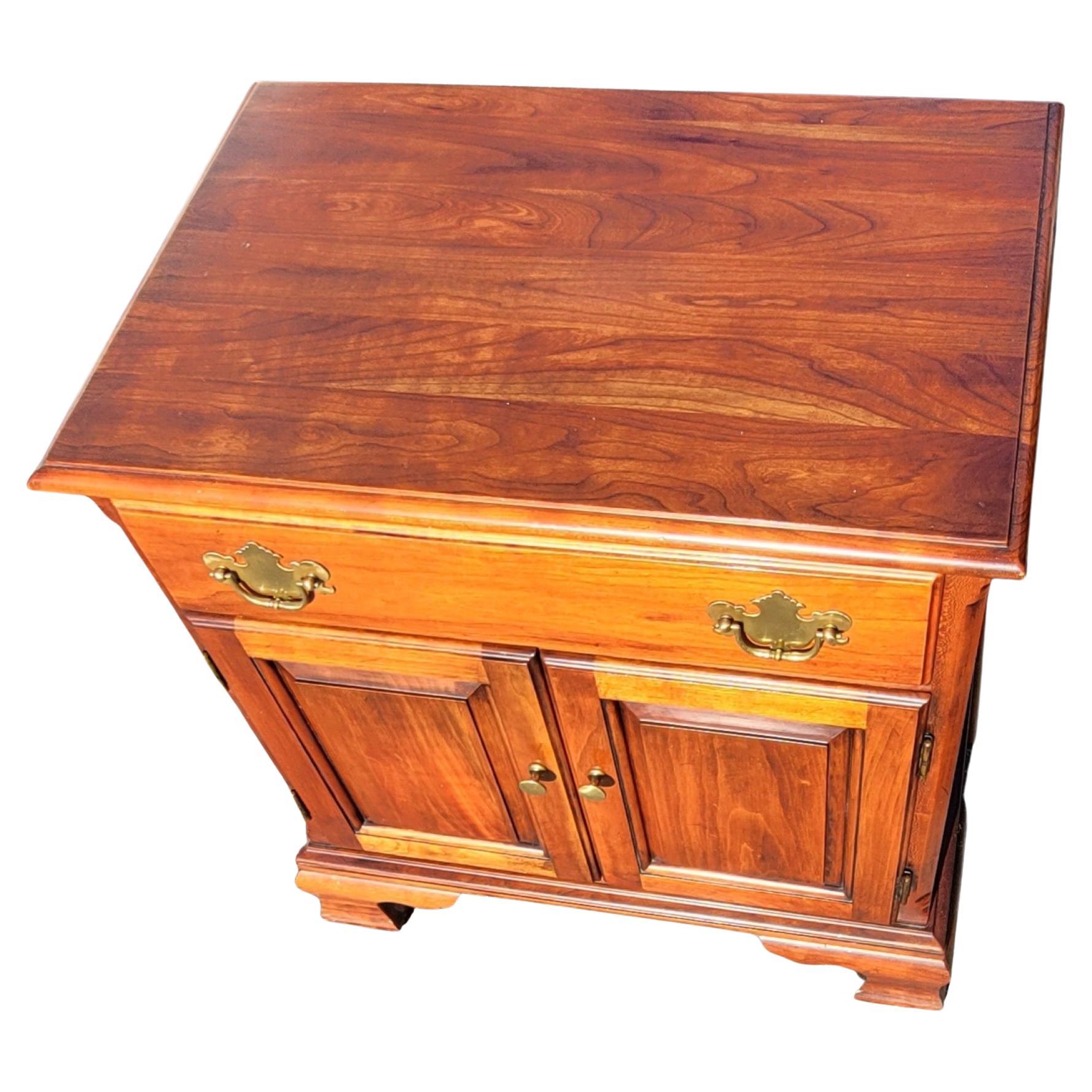 Statton Trutype Americana Solid Chery One Drawer Bedside Table Cabinet In Excellent Condition In Germantown, MD