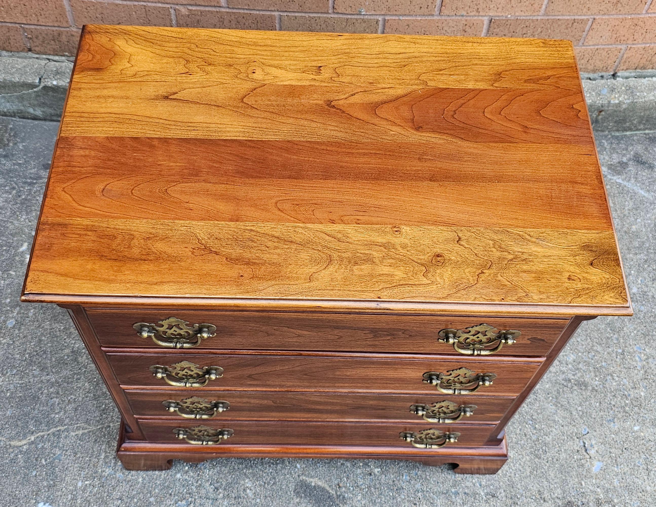 Mid-Century moderno Statton Trutype Cassettiera in ciliegio a quattro cassetti in vendita