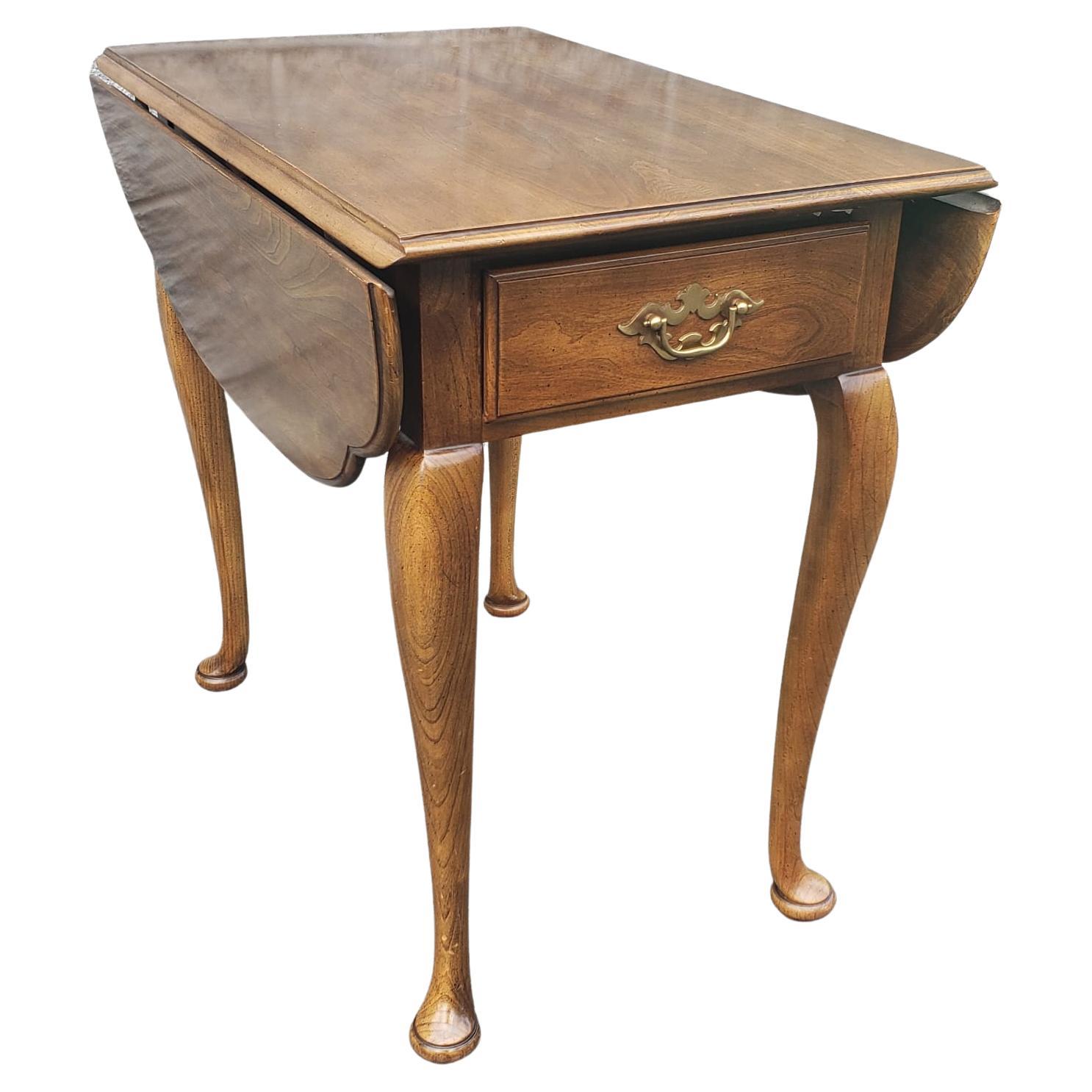 Mid-Century Modern Statton Trutype de table à abattants Pembroke en noyer en vente