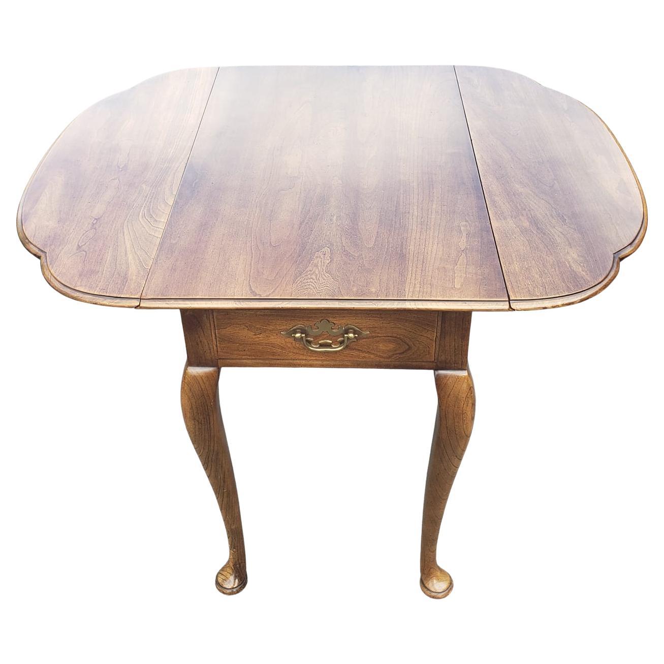 Statton Trutype Walnut Pembroke Drop-Leaf Table In Good Condition For Sale In Germantown, MD