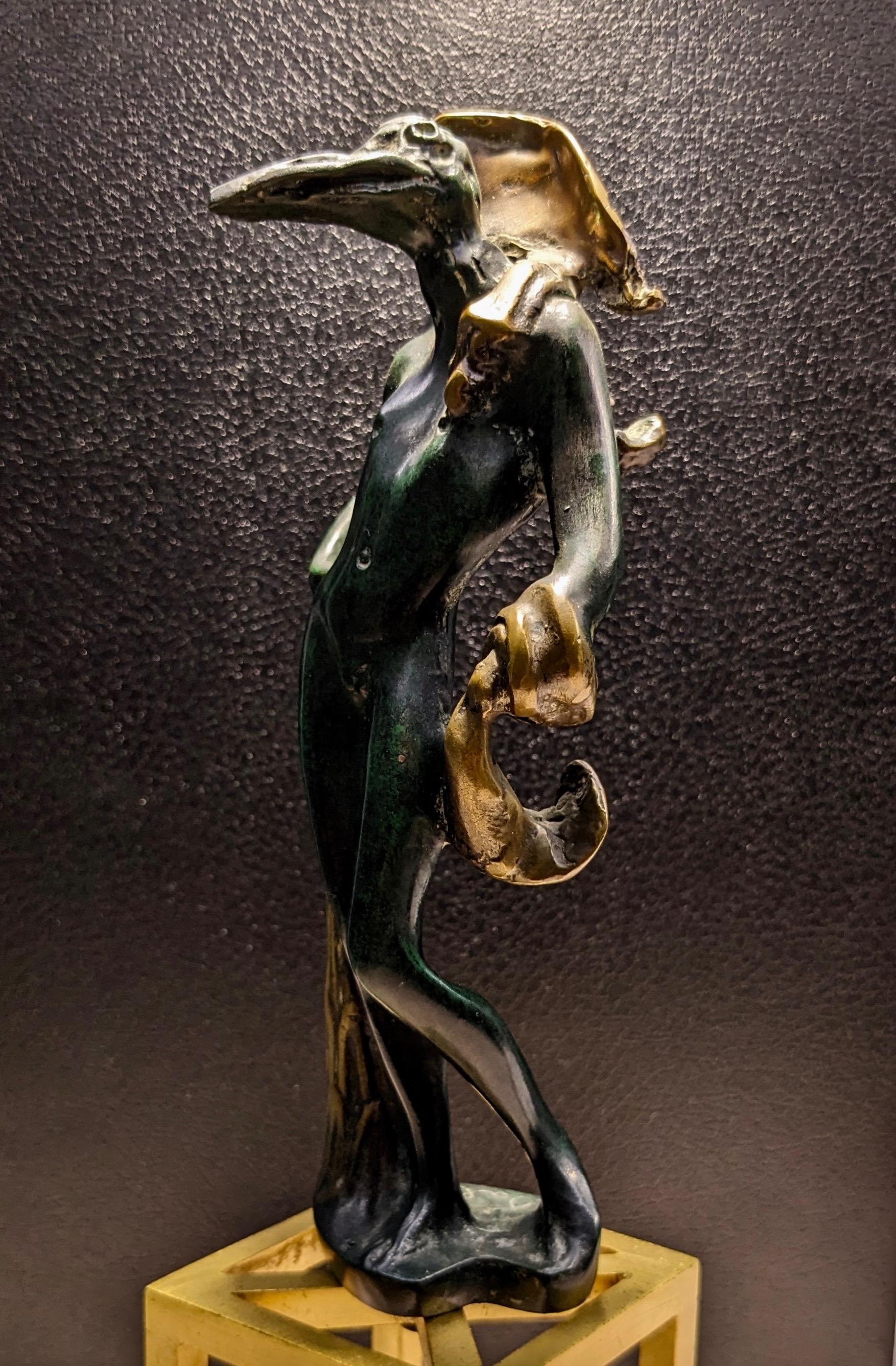 Statua in bronzo lavorazione a cera persa Birdman, L'homme oiseau  firmata Salvador Dalì, edizione limitata numero 265/350.
Altezza con base 27cm, senza base 20cm
L'opera è fornita con certificato originale 