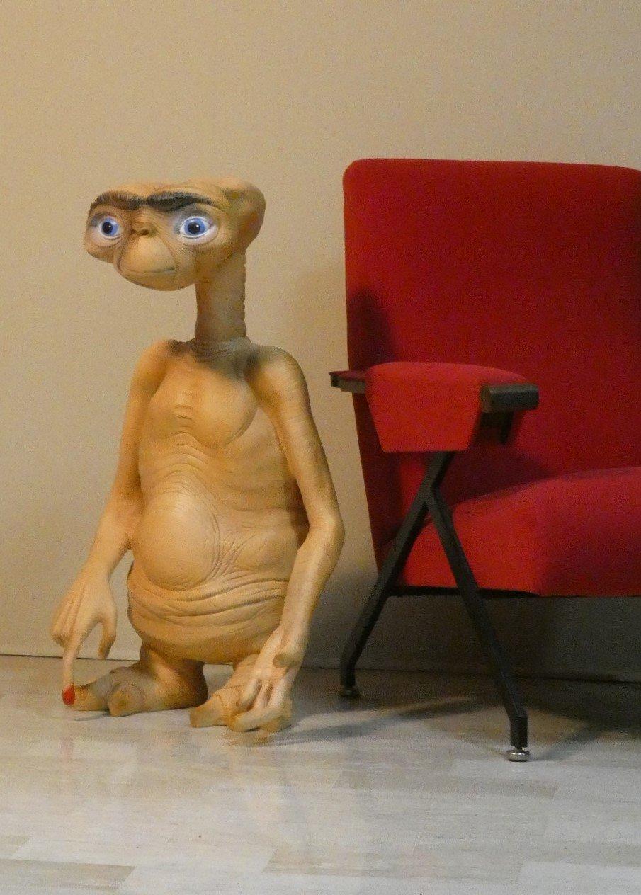 Statua E.T. Tridimensionale in Resina e Smalto - Italia anni '90 in vendita 9