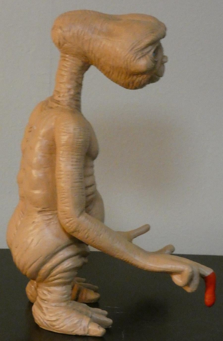 Italian E.T. Statue. Three-dimensional Resin and Enamel - Italy 1990s For Sale