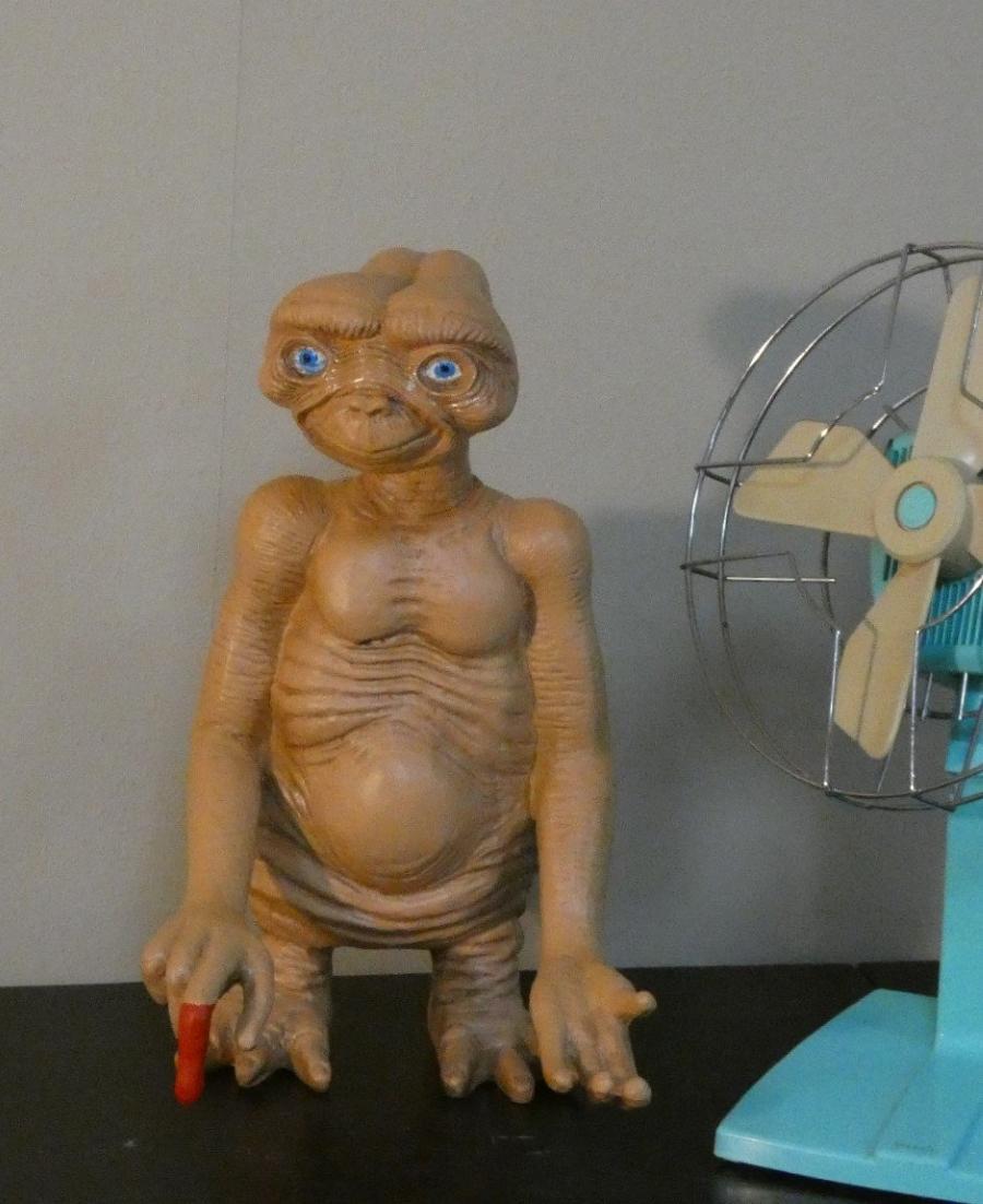Late 20th Century E.T. Statue. Three-dimensional Resin and Enamel - Italy 1990s For Sale