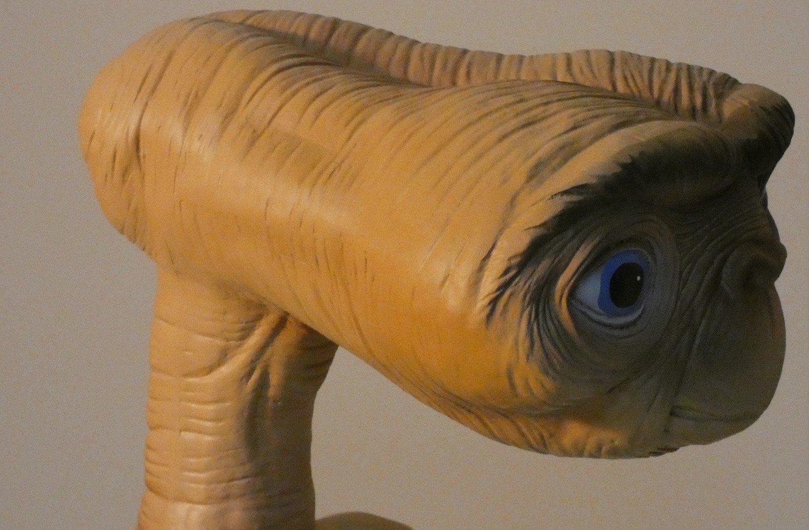 Late 20th Century Statua E.T. Tridimensionale in Resina e Smalto - Italia anni '90 in vendita