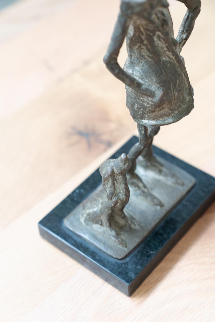 Statue en bronze avec canne 1970
base en marmo nero
Steele By
Période du design 1970 - 1979
Période de production 1970 - 1979
Année de production 1970
Pays de production Italie
Materiale Bronzo
Couleur Grigio
Peso Leggero - Sotto i 40 kg
Condizioni