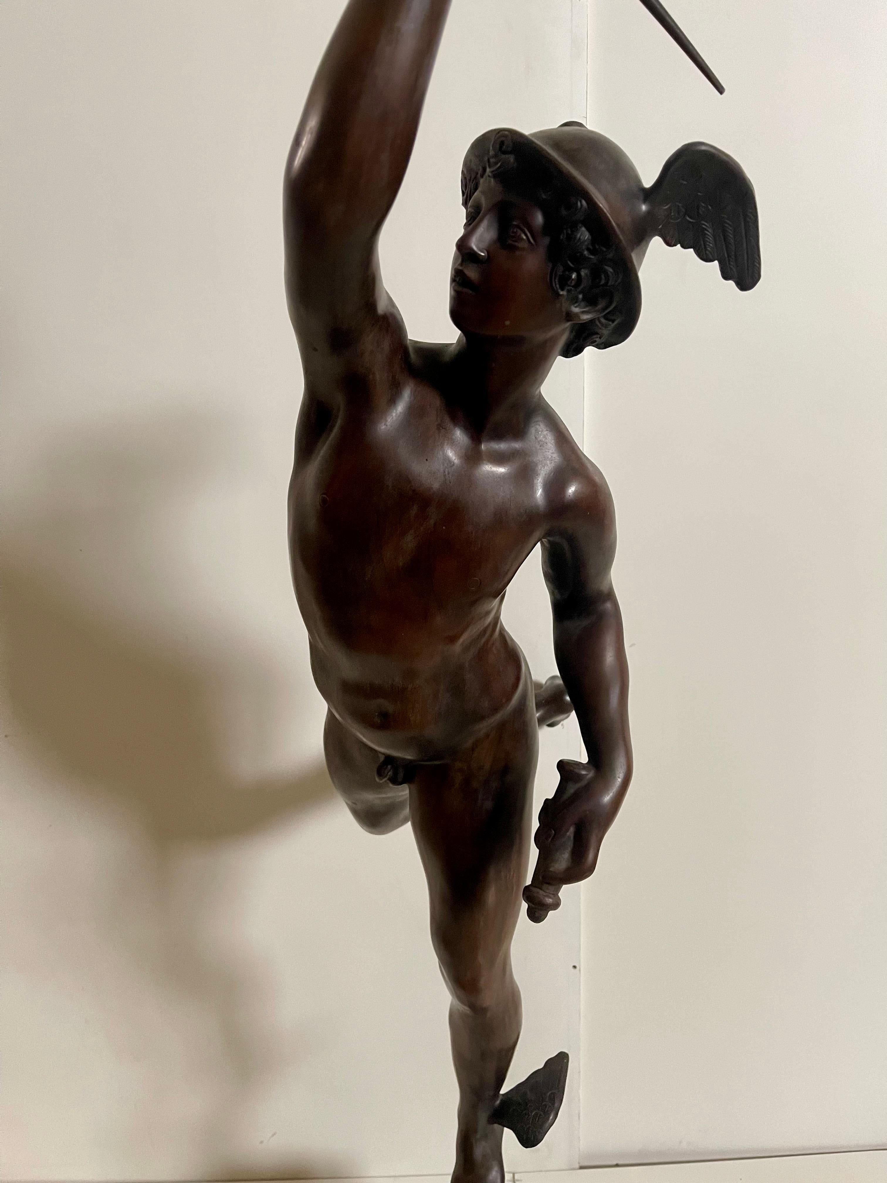 Estatua de bronce de Mercurio alado  en venta 2