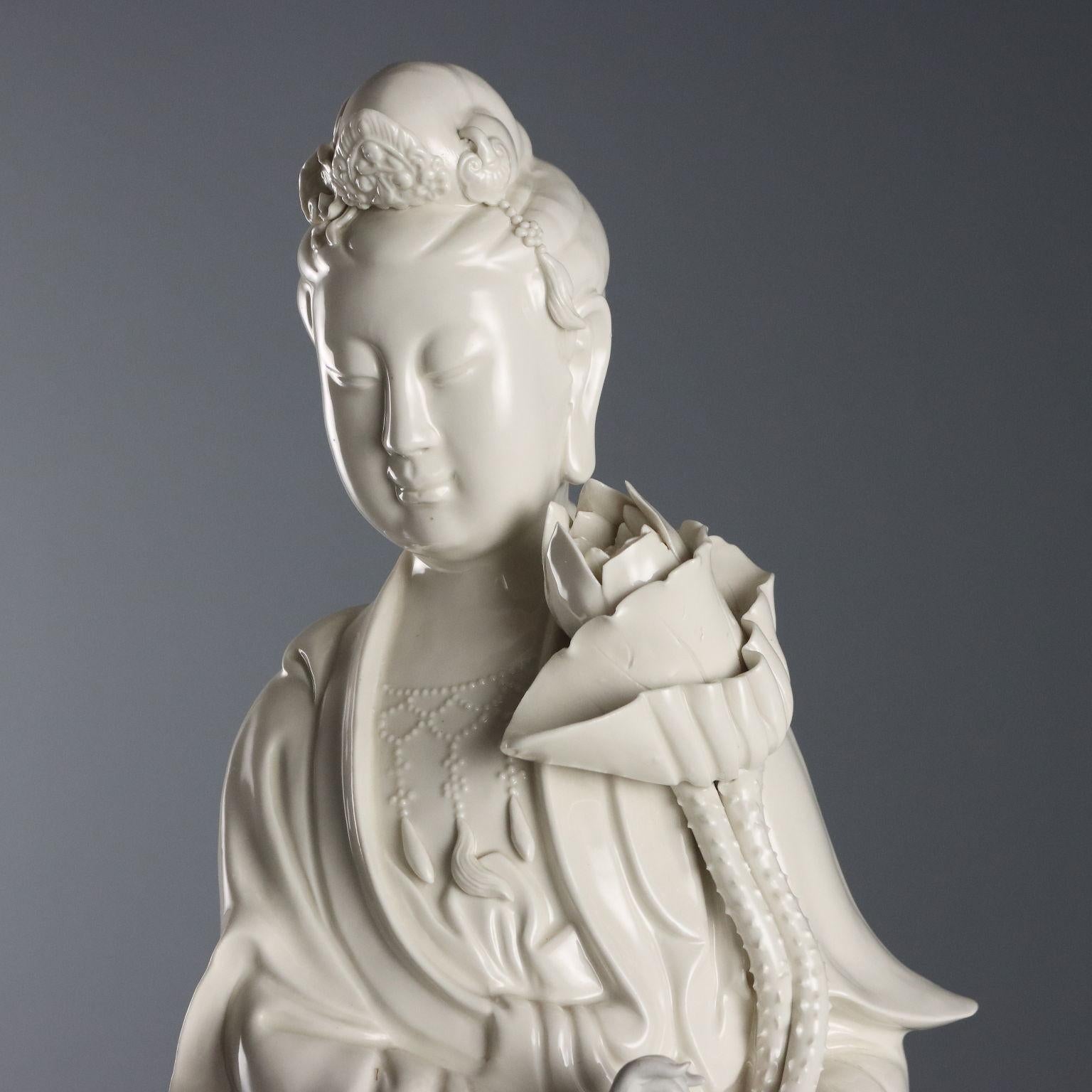 Statua in Porcellana di Guanyin Cina XX Secolo (Sonstiges) im Angebot
