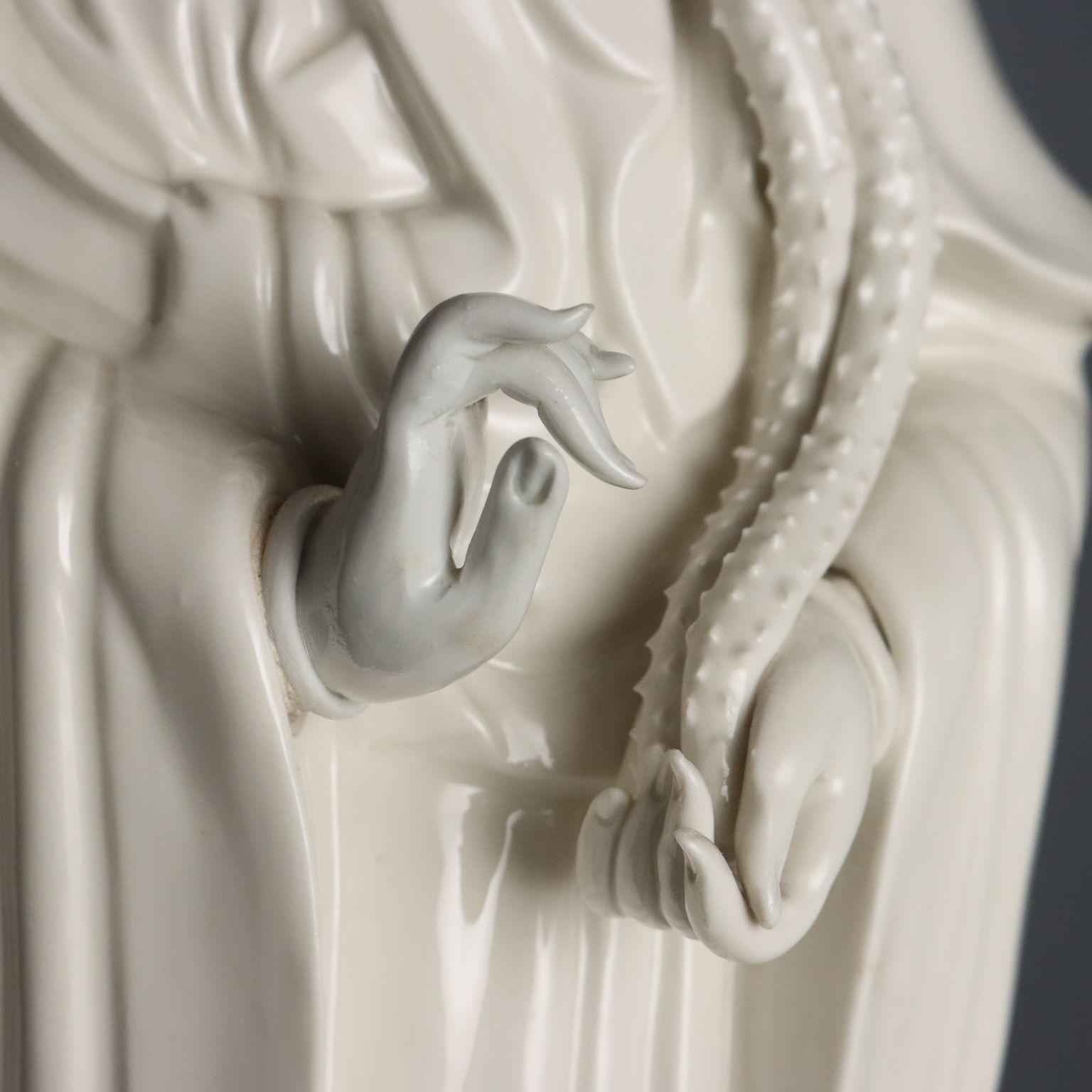Statua in Porcellana di Guanyin Cina XX Secolo (20th Century) im Angebot