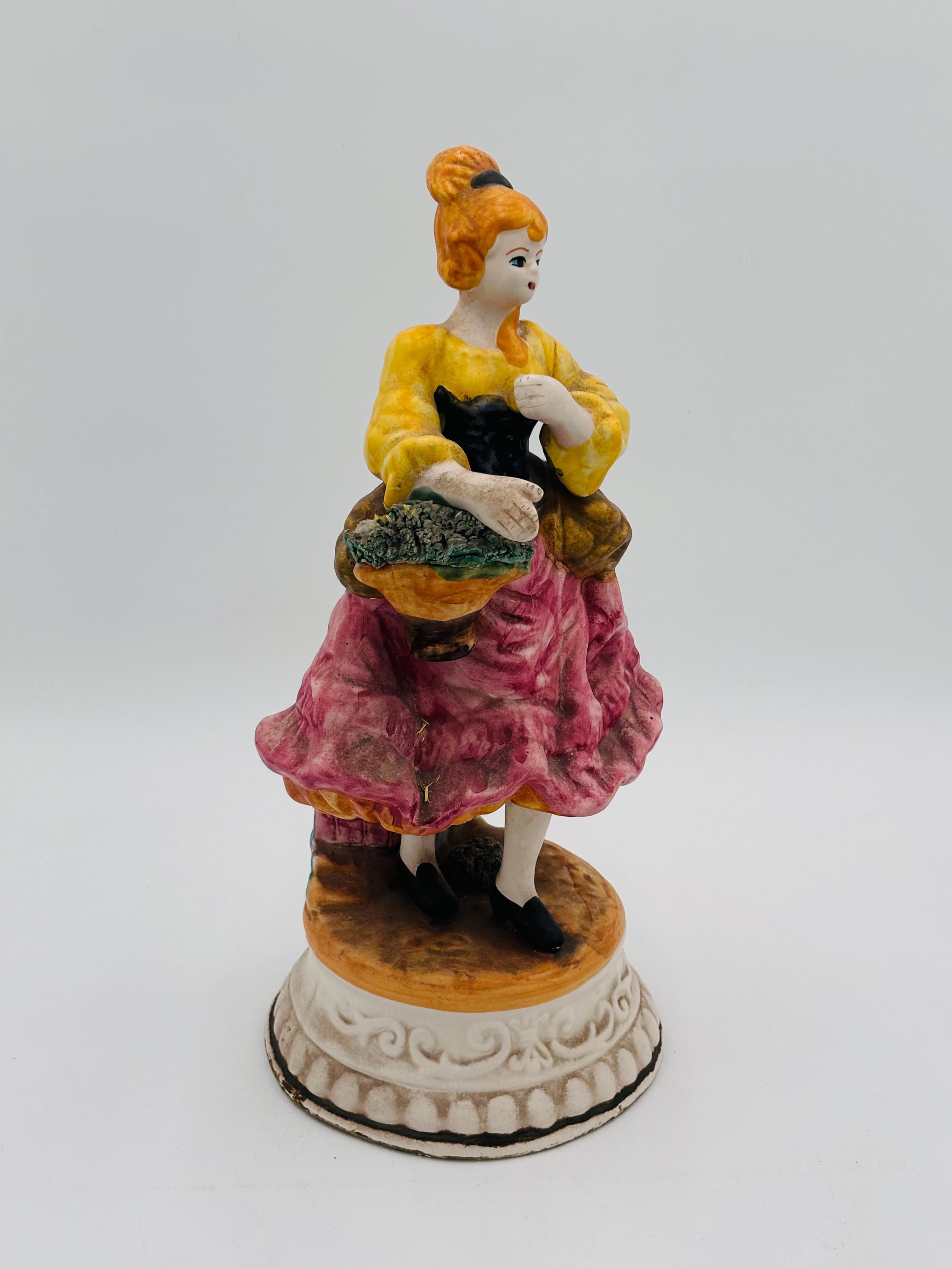 Italian Statua porcellana Donna Capodimonte Biscuit 1960’s Antique in vendita