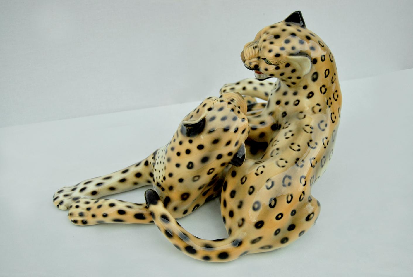 Statua vintage coppia di leopardi in ceramica smaltata Cerámico en venta