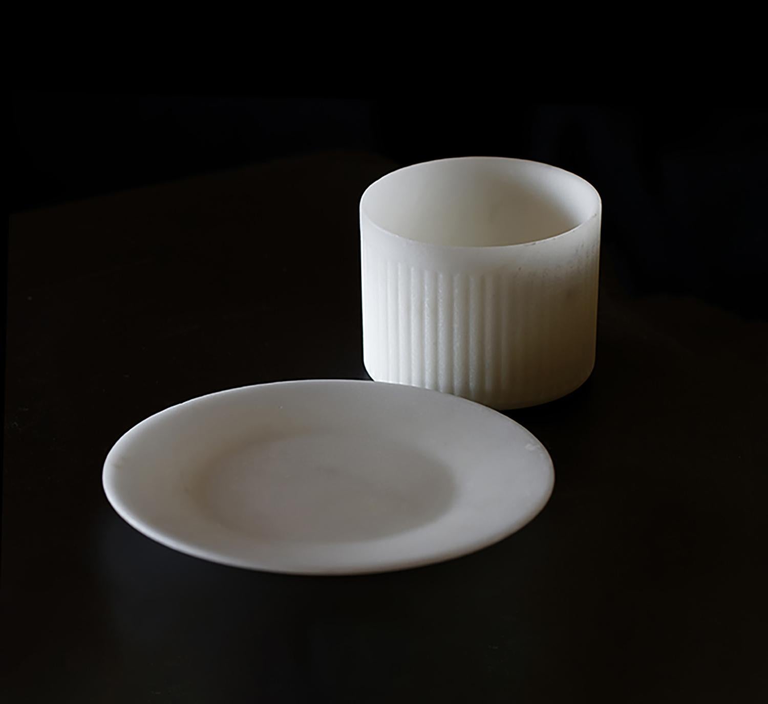 The rite of tea is made sculptural, stauary. The Statuary collection includes the milk cup with saucer, the large milk cup, the mug and the tea cup with saucer. A classic representation of an object that transforms marble into porcelain, aspiring to