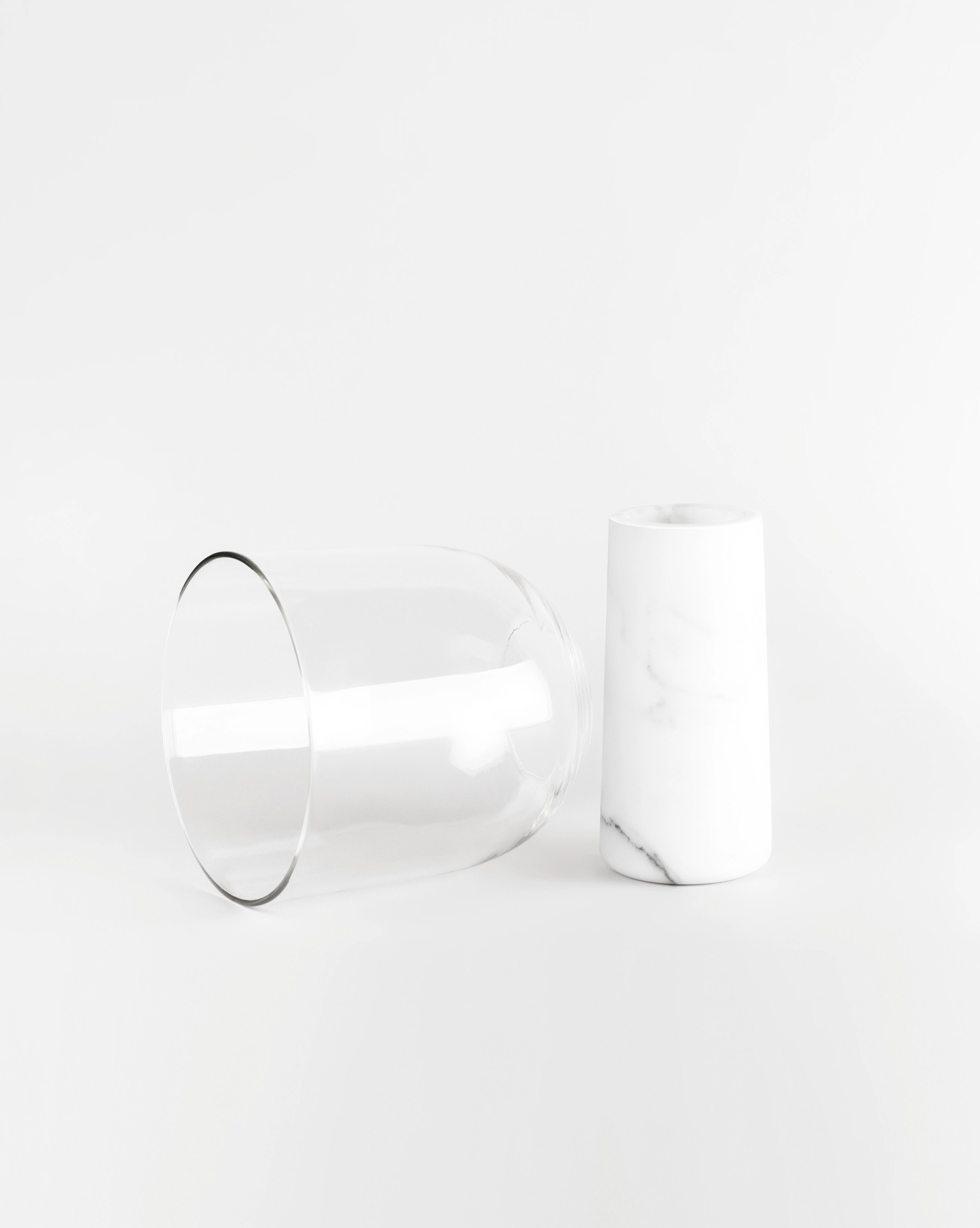 Italiano Vaso in marmo statuario e vetro soffiato a mano, 