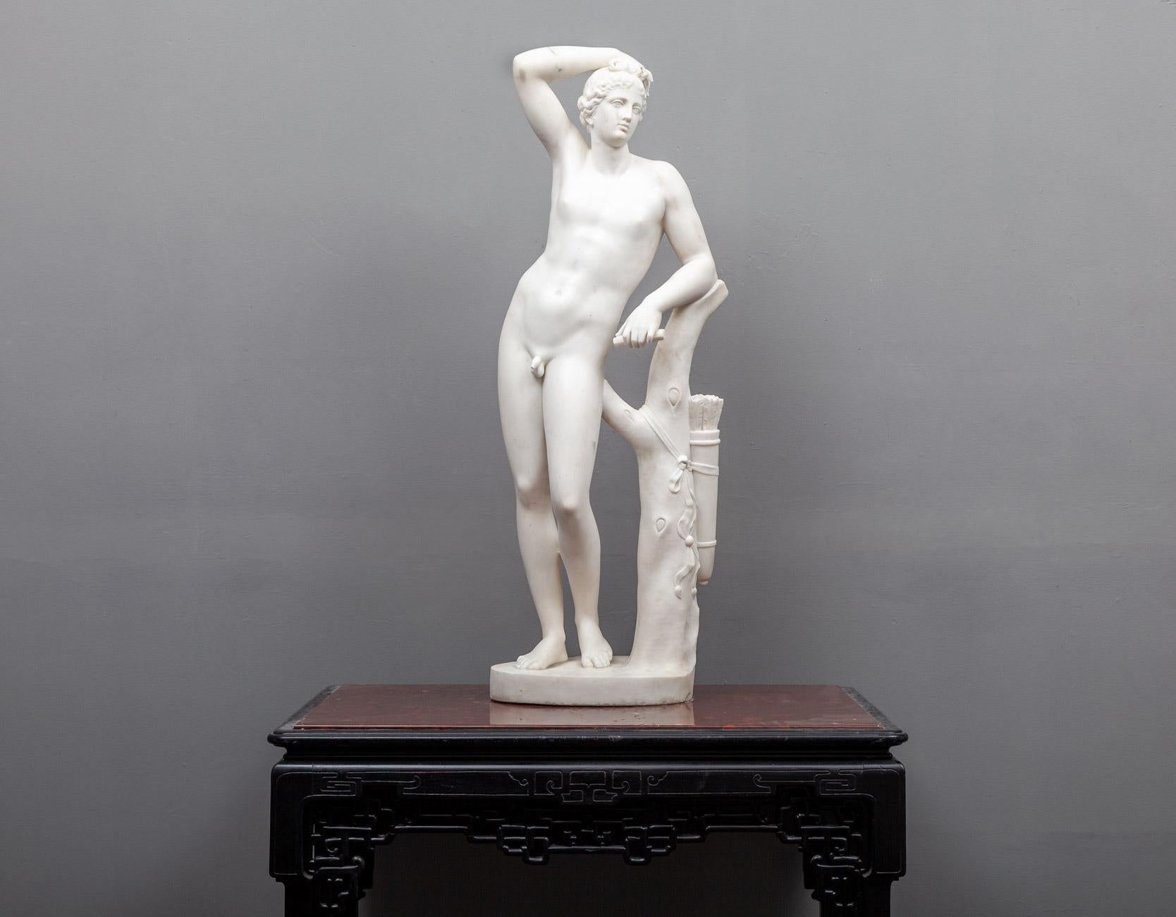 Statue des Adonis aus Carrara-Marmor der Bildhauerkunst (Europäisch) im Angebot