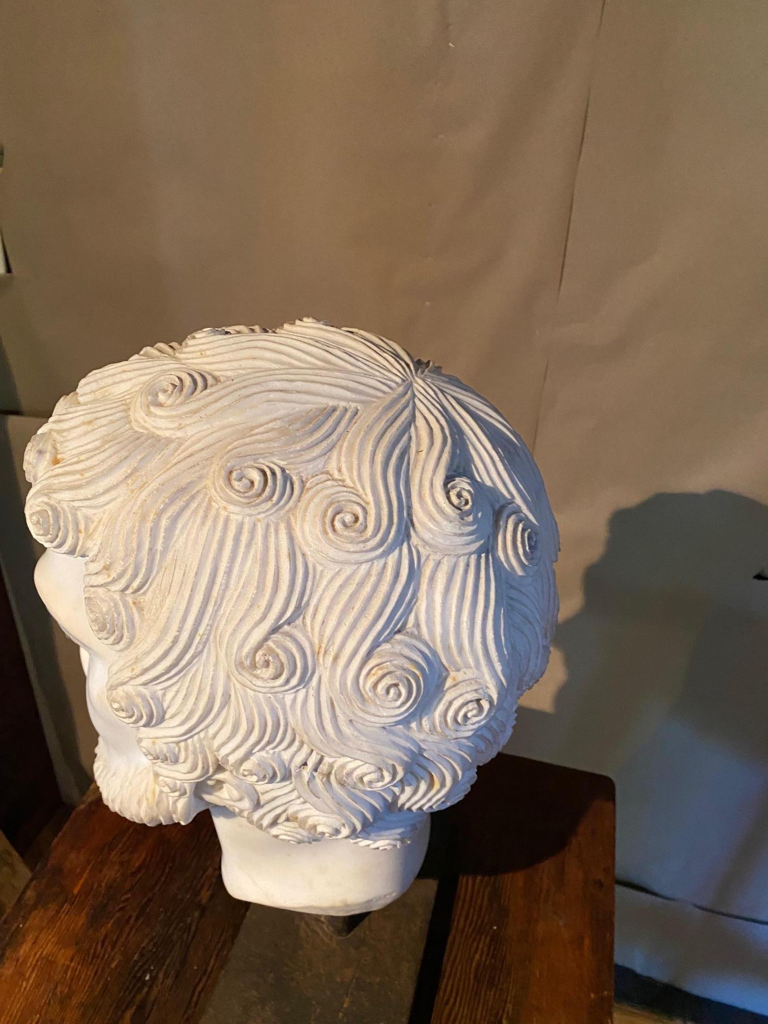 Busto estatuario de mármol del filósofo griego Tales de Mileto en venta 4