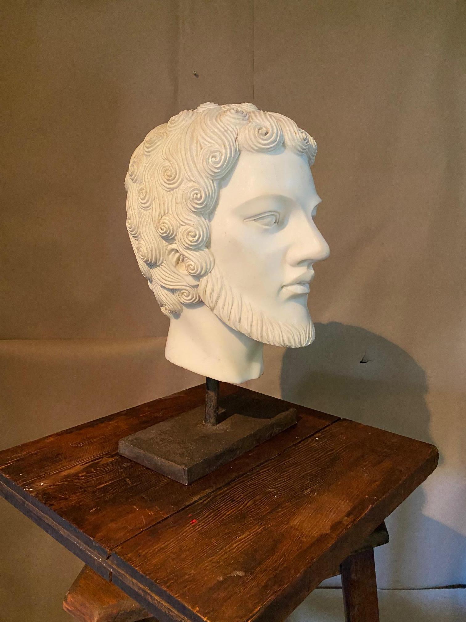 Statuarische Marmorbüste des griechischen Philosophen Thales von Miletus (Griechisch) im Angebot