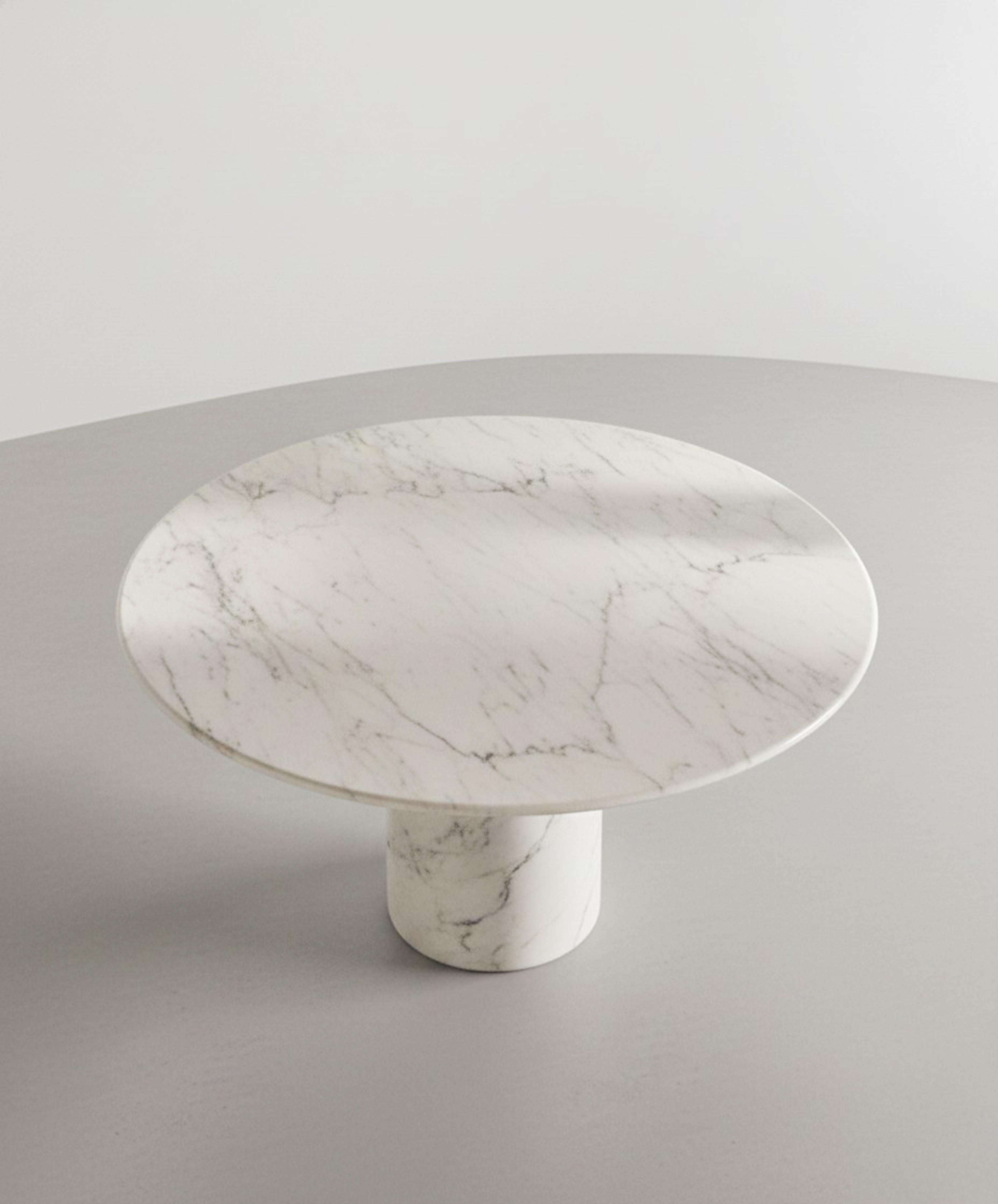 Arts and Crafts Statuary Marble Dining Table - Statuario White House Marble Round Table For Sale