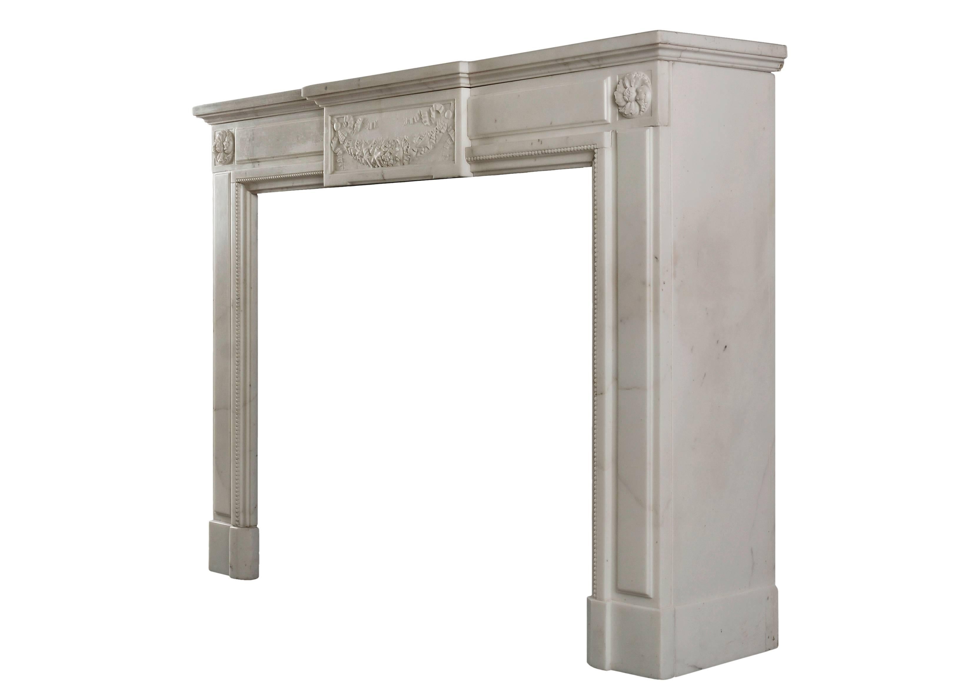 Statuary Marble Louis XVI Style Fireplace In Good Condition For Sale In London, GB