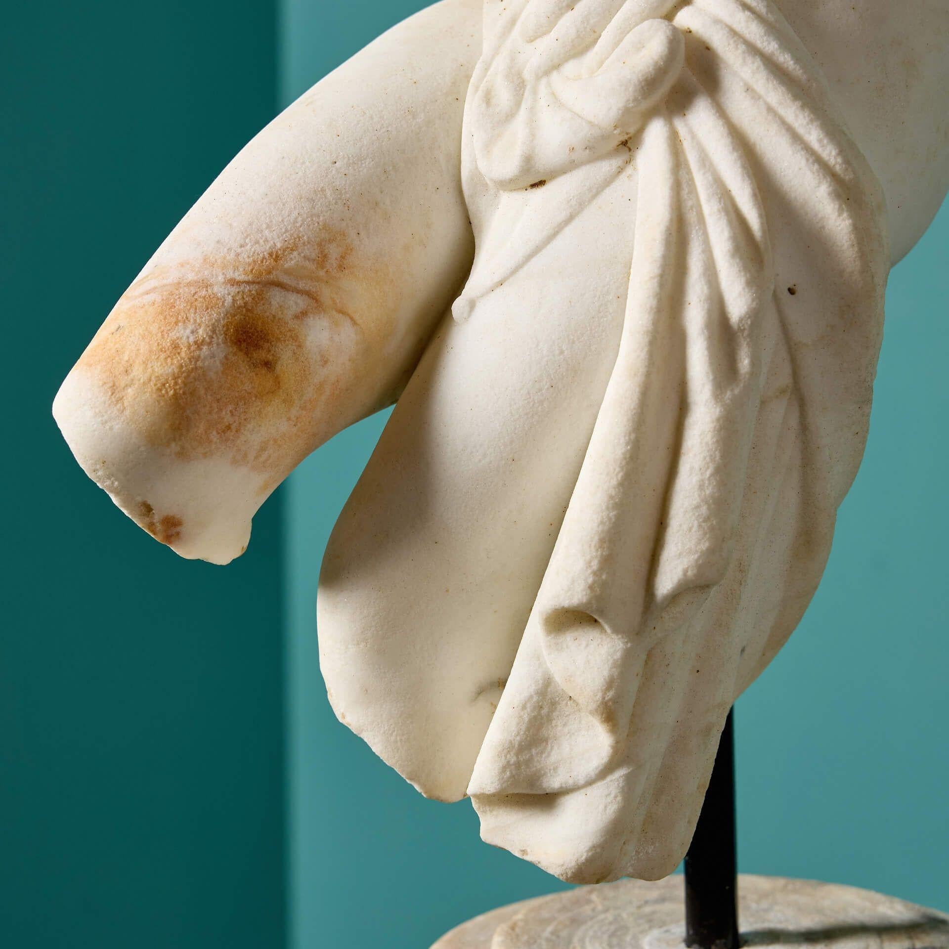 Statuary Marble Sculpture of the Bathing Venus after the Antique In Fair Condition For Sale In Wormelow, Herefordshire