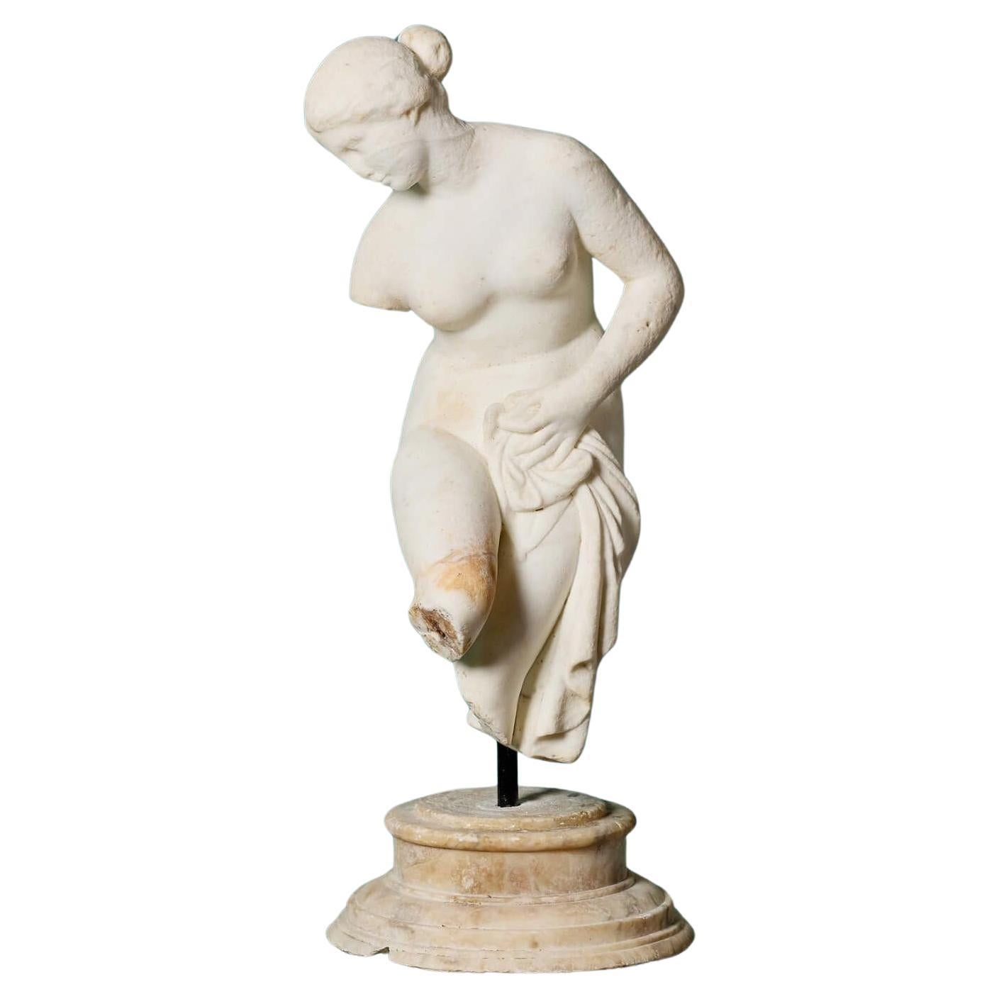 Estatuaria Escultura de mármol de Venus bañándose según la Antigüedad