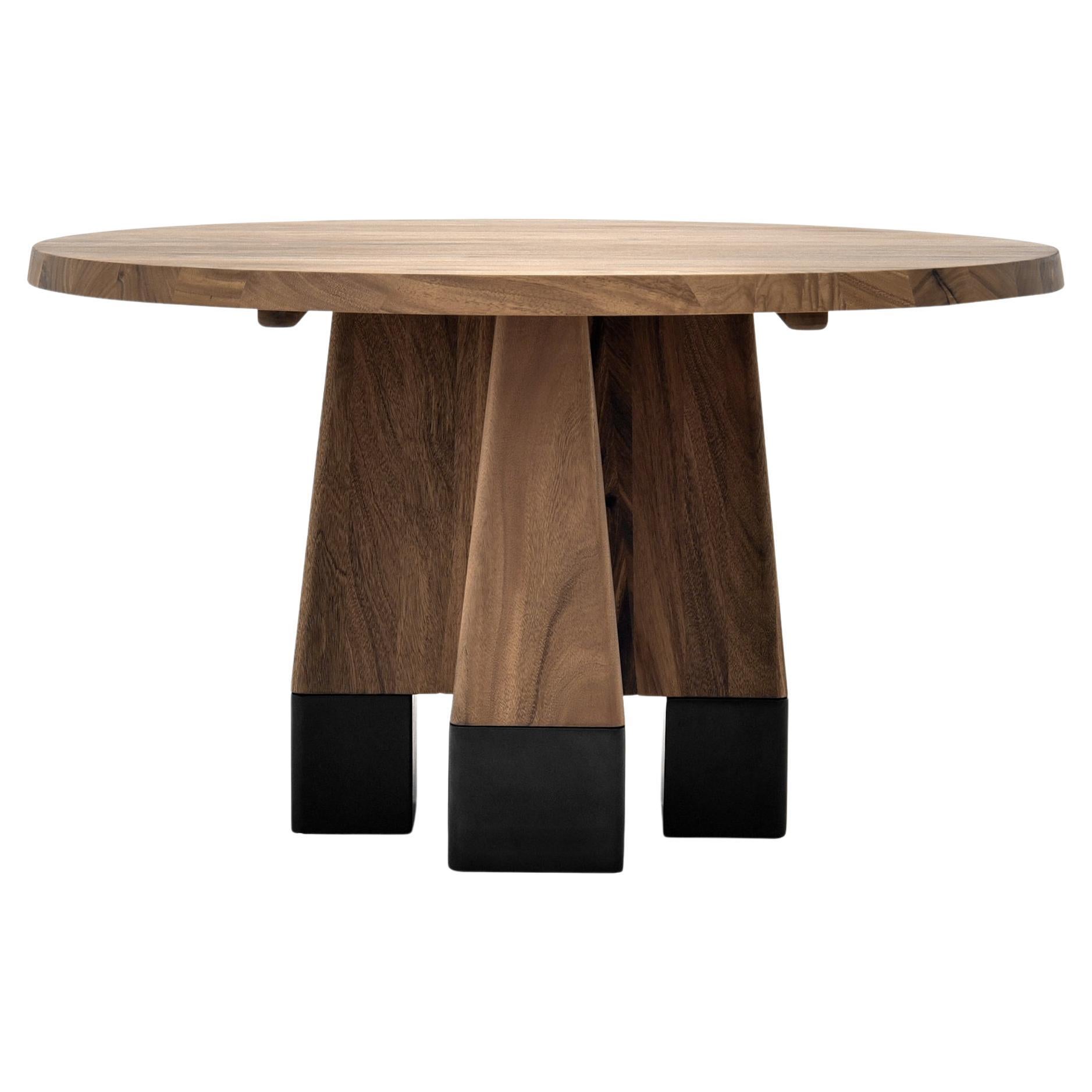 Statue Circle Dining Table by DAaZ For Sale