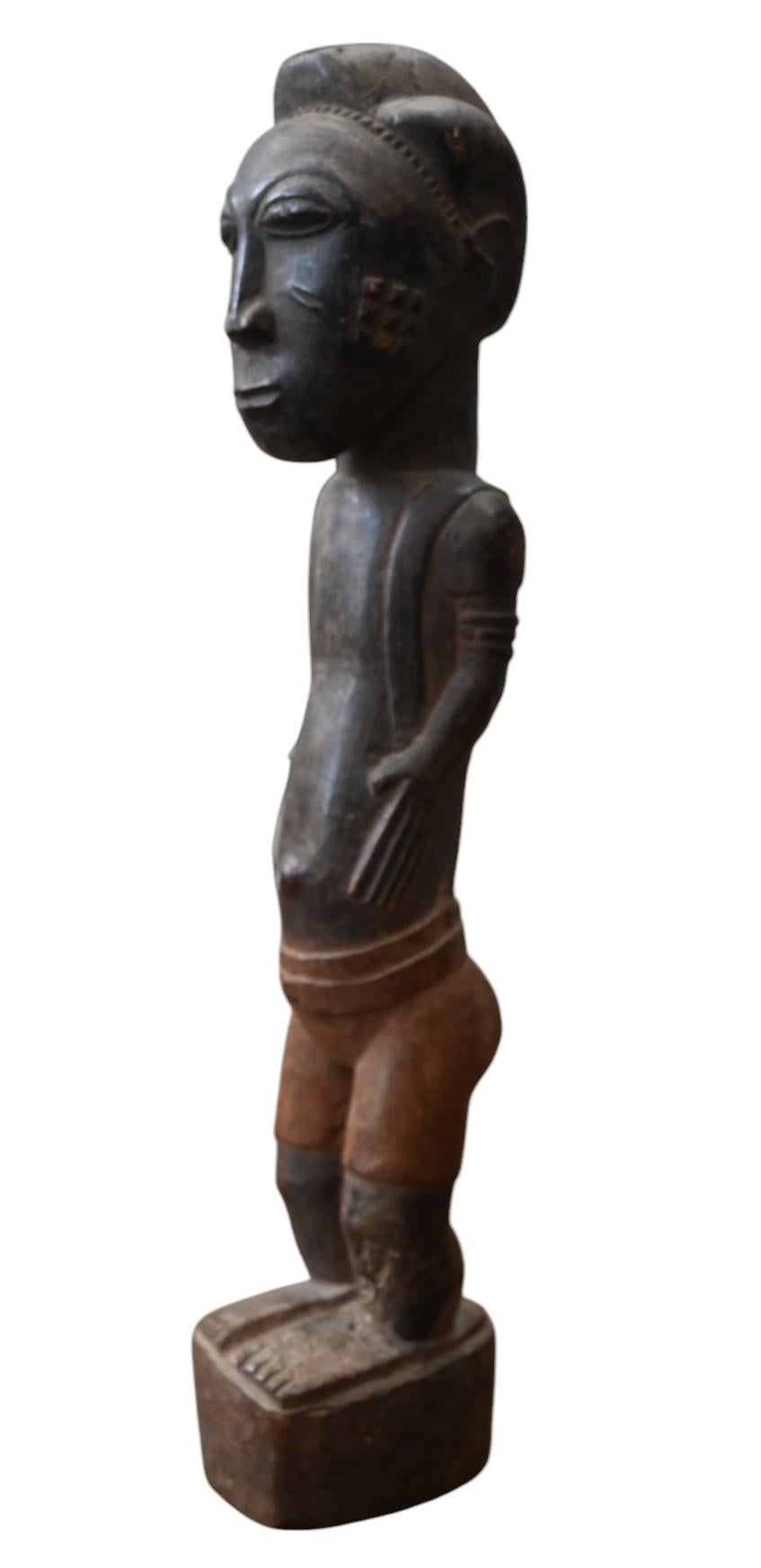Statua della tribù dei Baule Tribe, Costa d'Avorio, prima metà del XX secolo In condizioni buone in vendita a Bilzen, BE