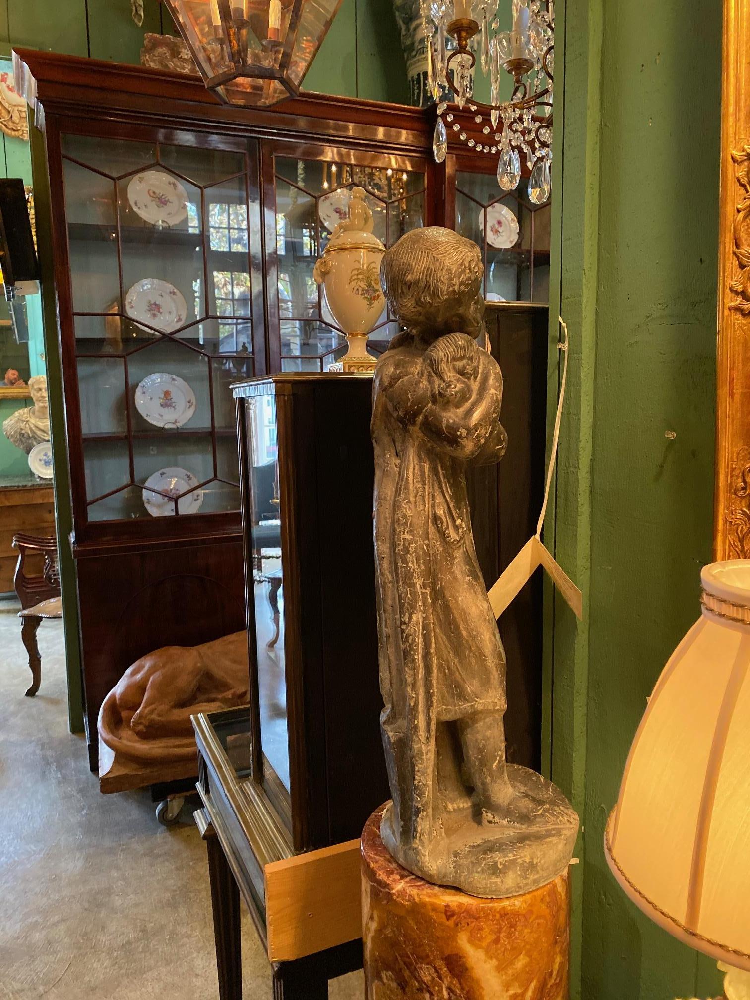 Statue, Mädchen, das sich Hund umarmt, Puppy, Skulptur, Tier, Liebhaber, Tier, Rustikale, Antike im Angebot 5