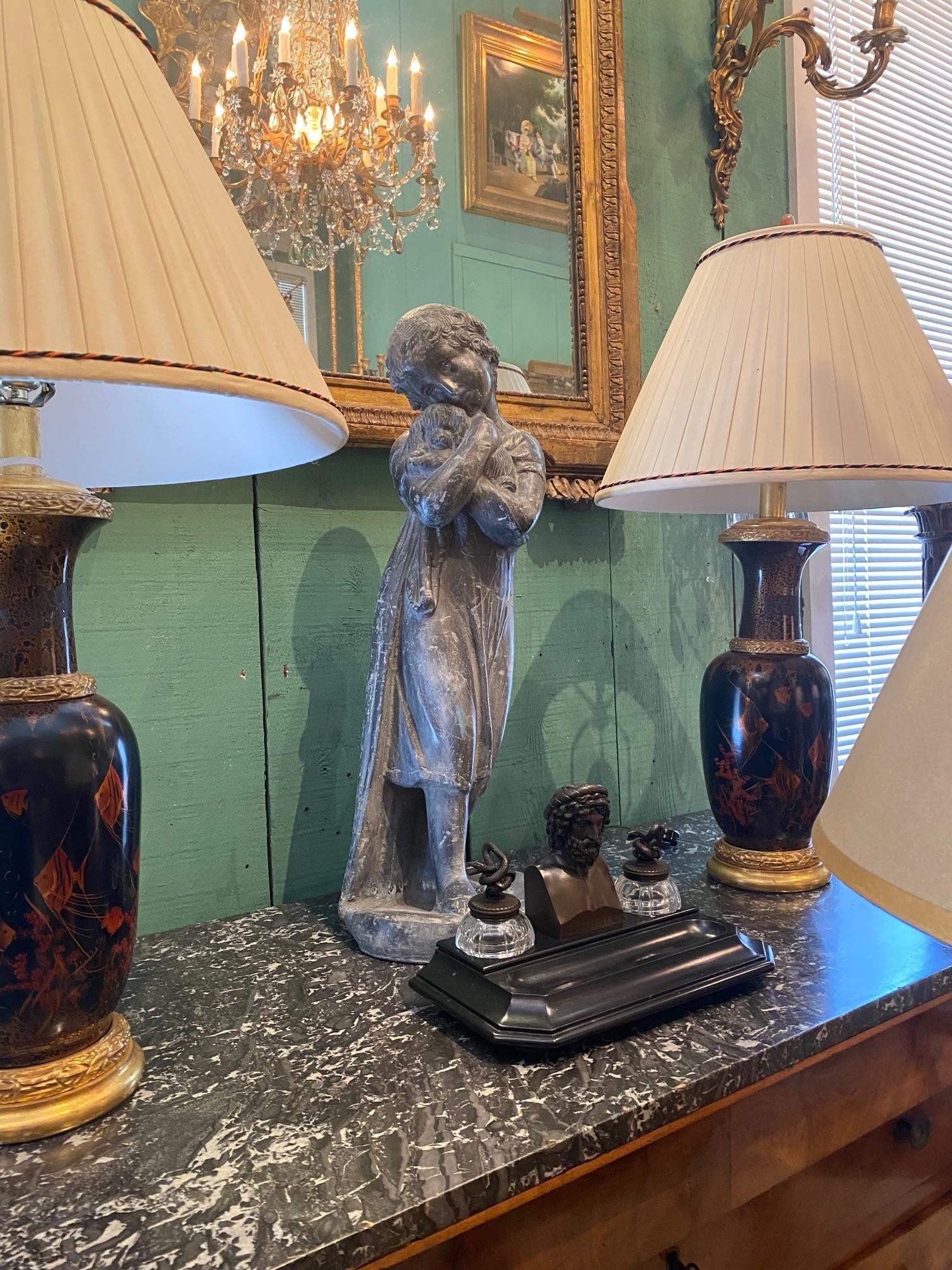 Statue, Mädchen, das sich Hund umarmt, Puppy, Skulptur, Tier, Liebhaber, Tier, Rustikale, Antike im Angebot 9