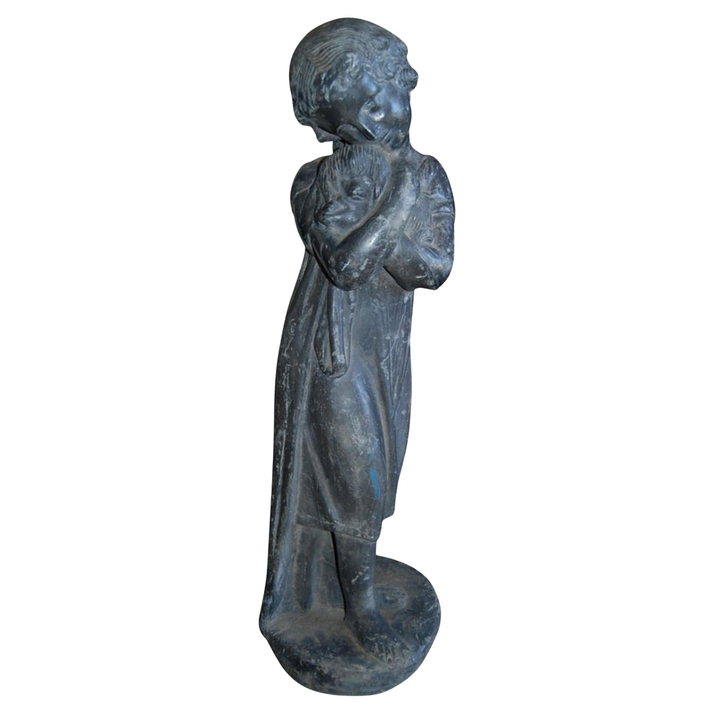 Statue d'une jeune fille embrassant un chien, sculpture d'amoureux d'animaux, animalier, rustique et antique
