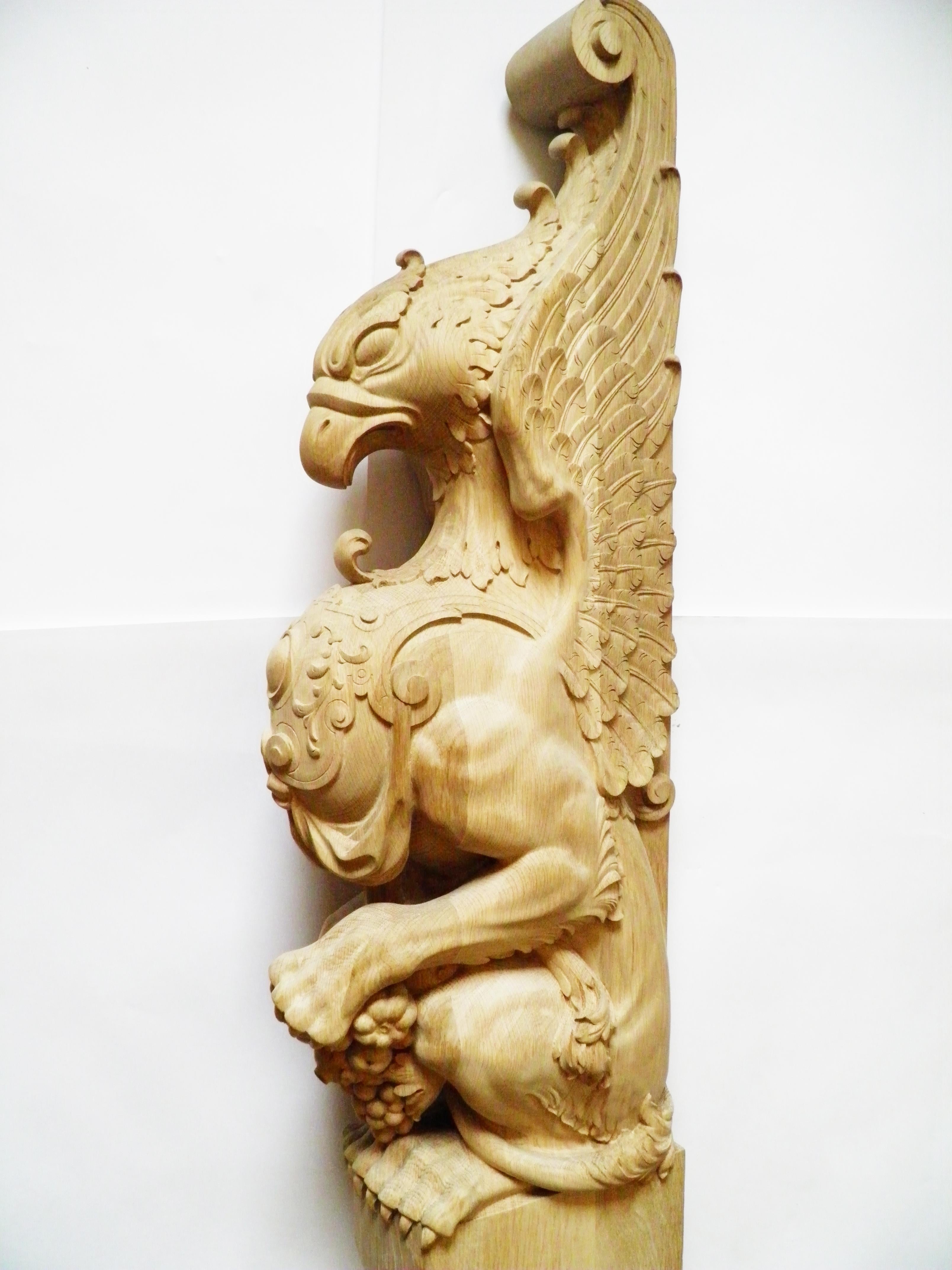 Statue Griffin for Staircase, Carved Wood Newel Post Statue In New Condition For Sale In St Petersburg, St Petersburg