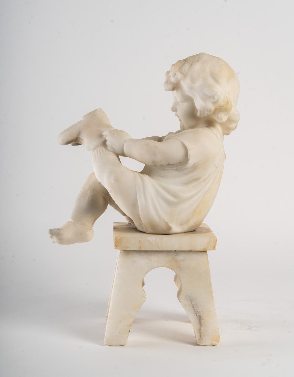 Statue in Alabaster Representing a Little Girl In Good Condition In Saint-Ouen, FR