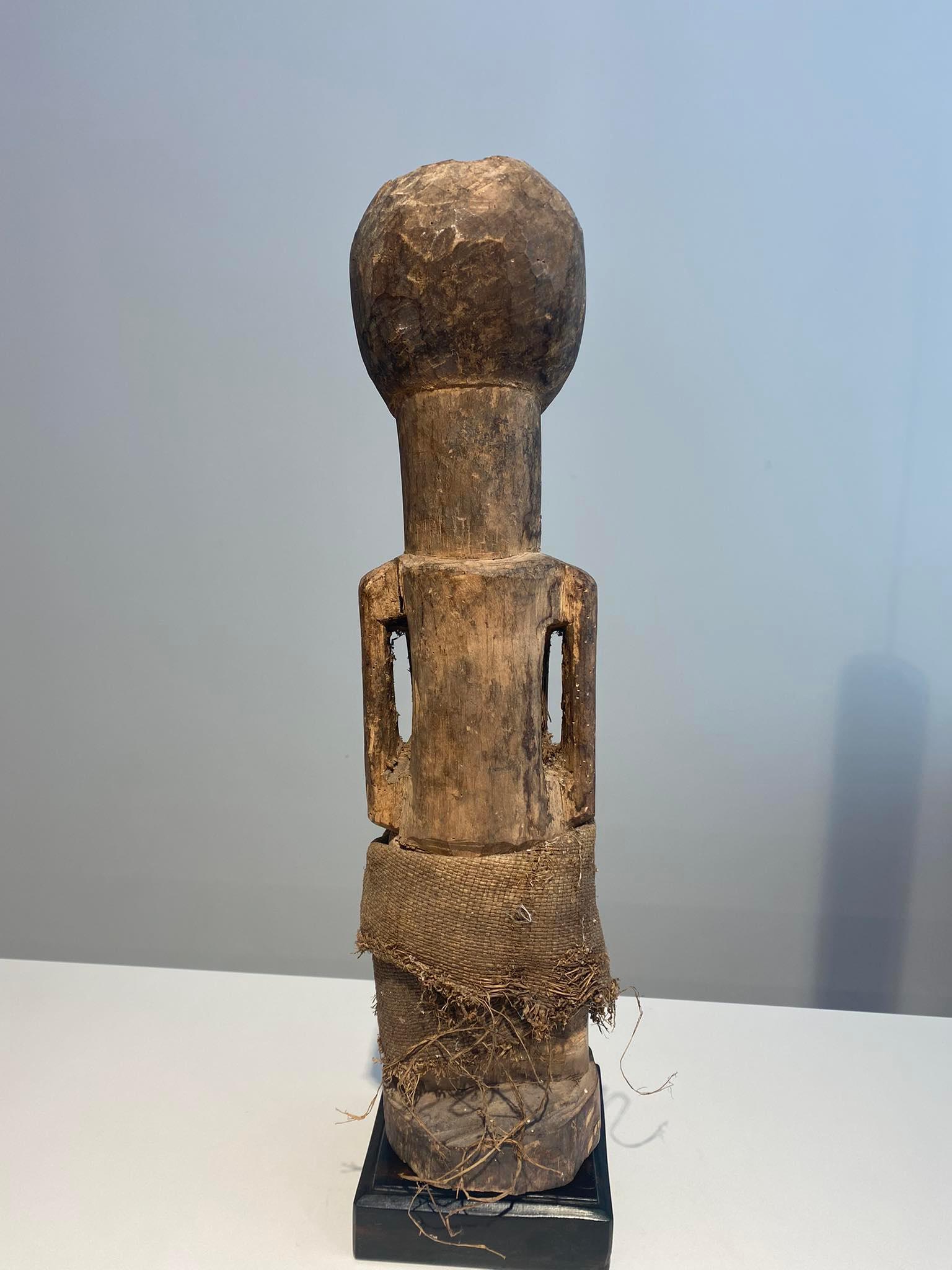 Statue Nkishi People Songye / Songe - Dr Congo African Art early 20th century For Sale 5