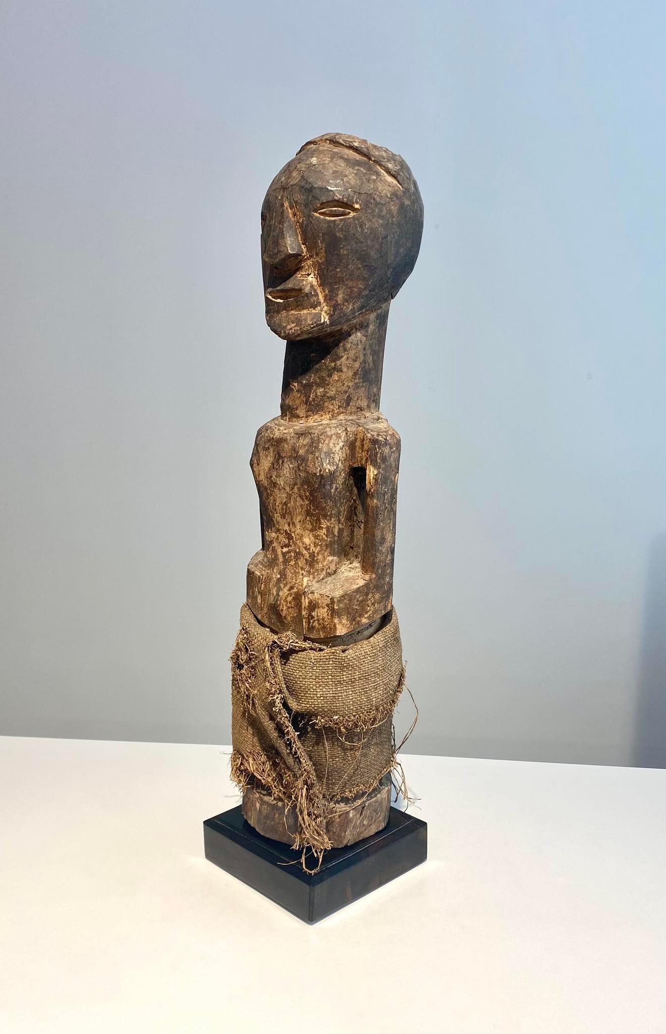 Statue Nkishi People Songye / Songe - Dr Congo African Art early 20th century For Sale 9