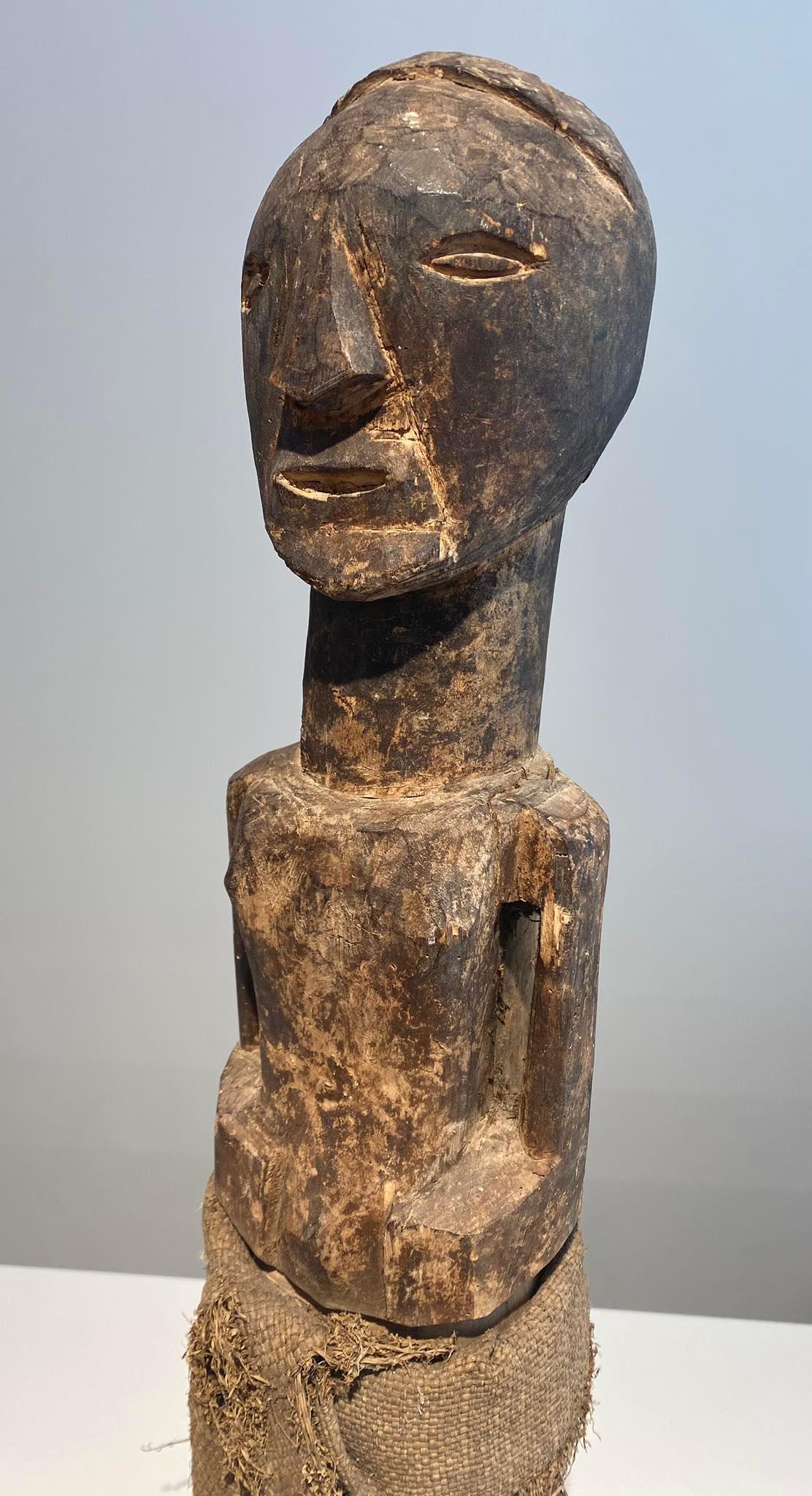 Statue Nkishi People Songye / Songe - Dr Congo African Art early 20th century For Sale 11