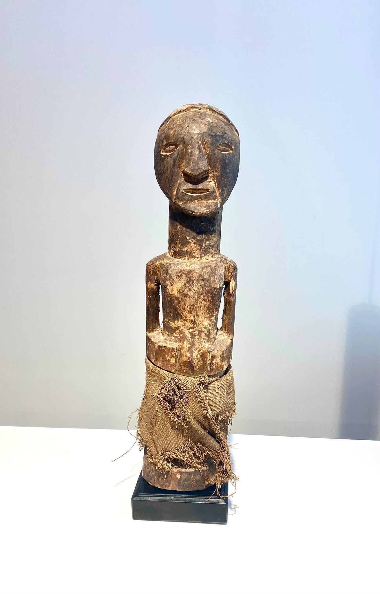 Old Big Authentic Antique And Rare Nkishi Powerful Statue Songye / Songe People - Dr Congo 
Period: early 20th century
Height: 58 cm
Very beautiful patina

Note : Spirits of the dead, whether benevolent or malevolent, were thought to interfere in