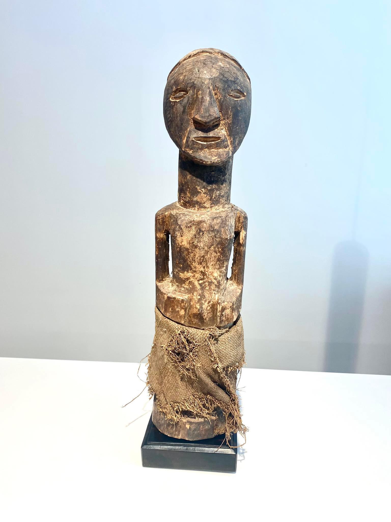 Statue Nkishi People Songye / Songe - Dr Kongo Afrikanische Kunst Anfang 20. im Zustand „Gut“ im Angebot in Leuven, BE