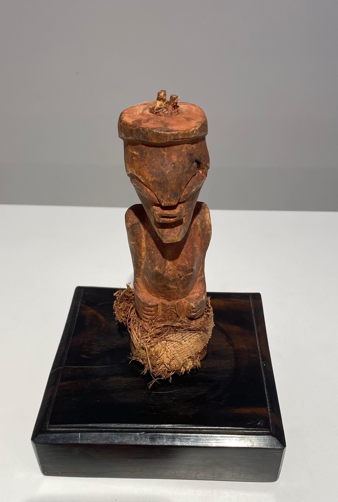 Old / Authentic And Rare Nkishi Statue Songye / Dream People - Dr Congo African Art
Period: Late 19th century
Height: 17 cm
Very beautiful red patina
This type of powerful fetish from the Songye tribe is quite unusual and rare when you look at the